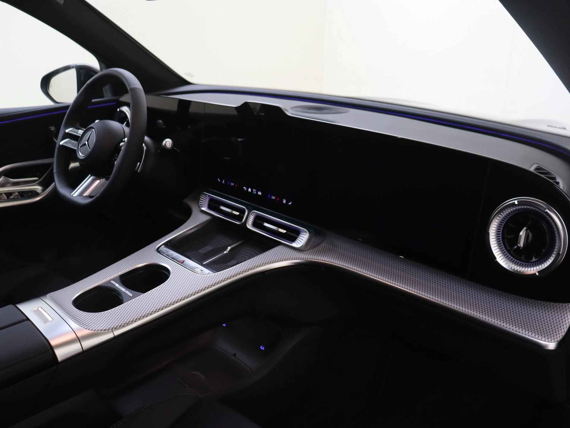 Mercedes-Benz-GLC-image-12