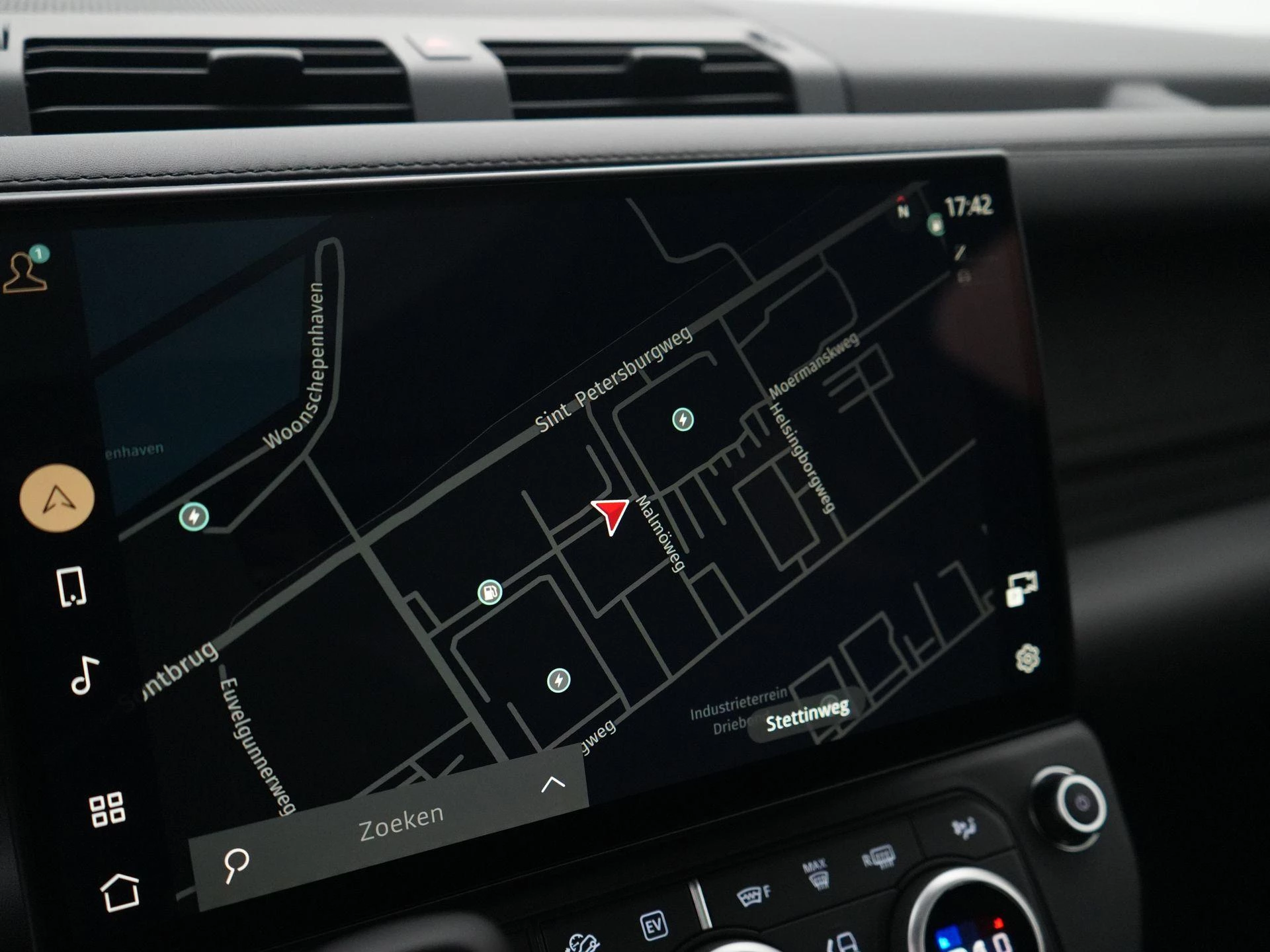 Land Rover-Defender-image-23