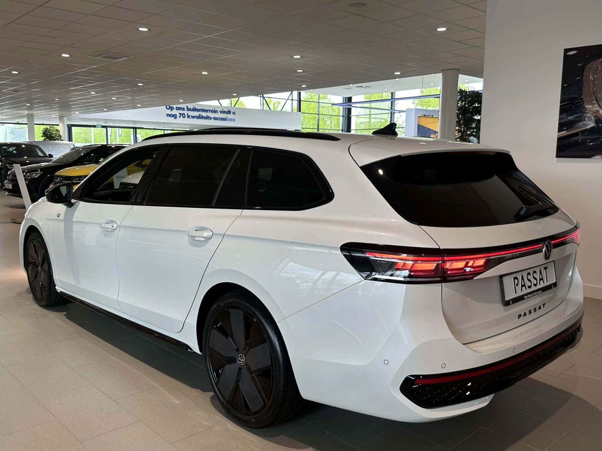 Volkswagen-Passat-image-4