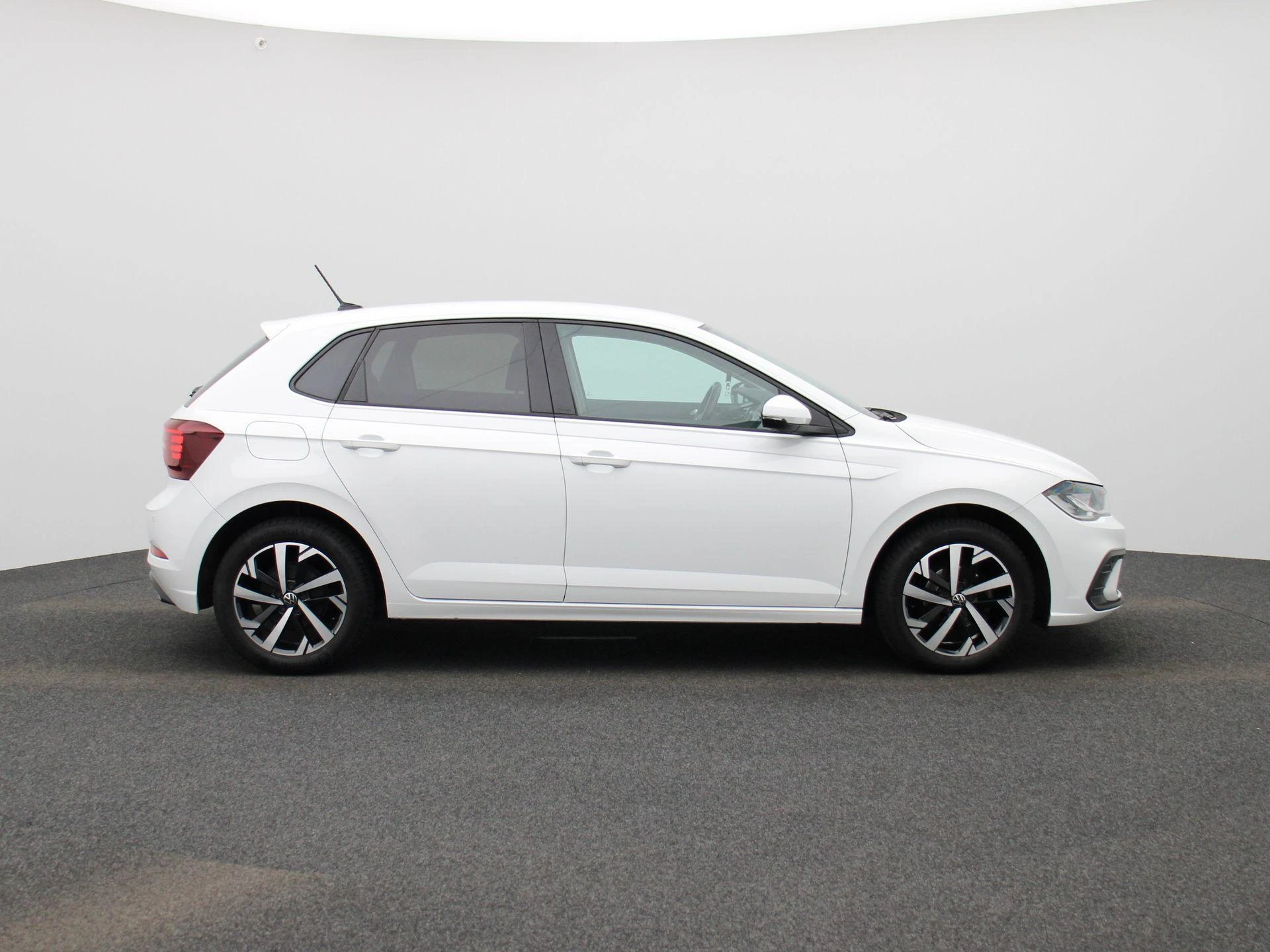 Volkswagen-Polo-image-5