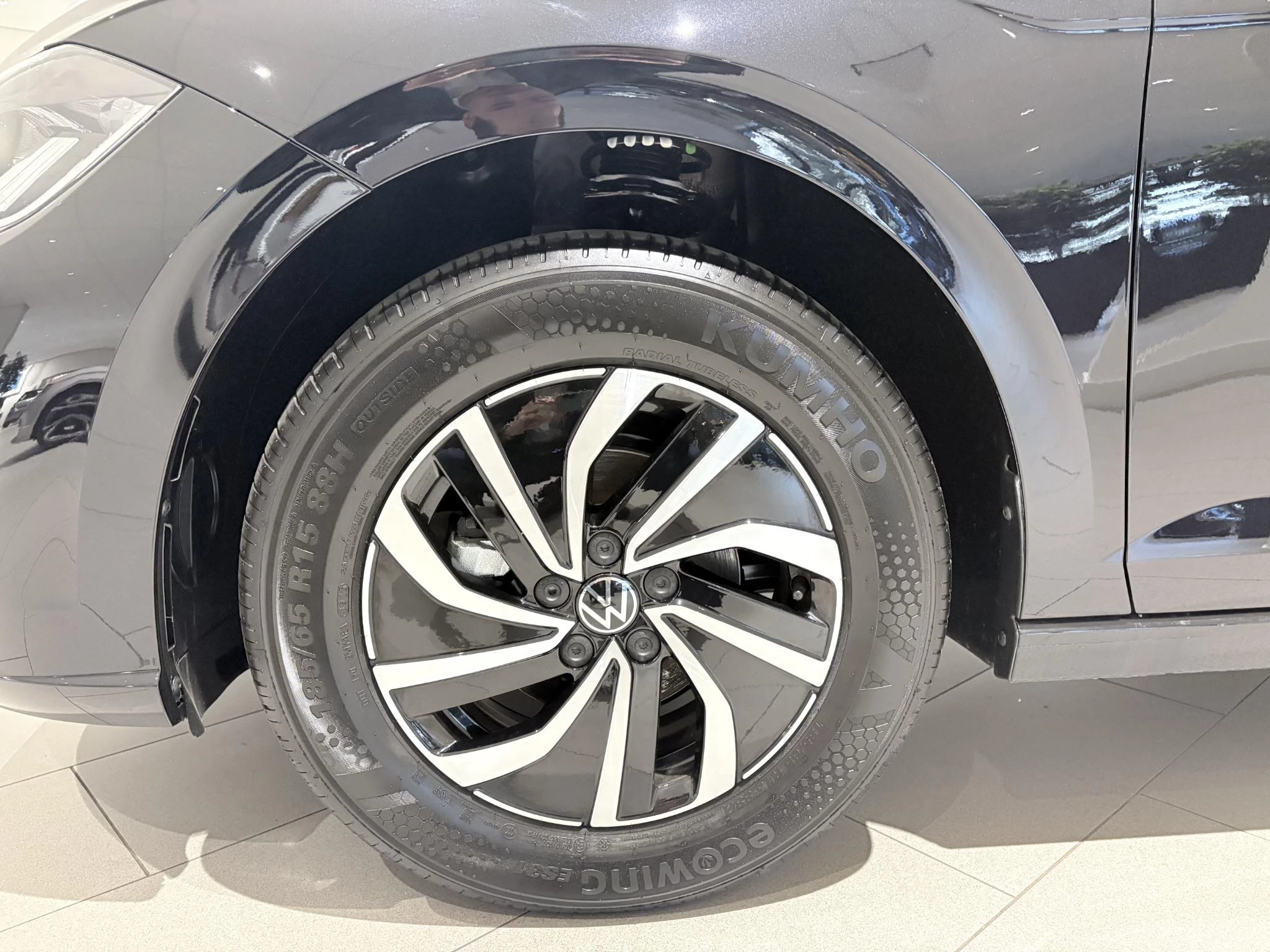 Volkswagen-Polo-image-1