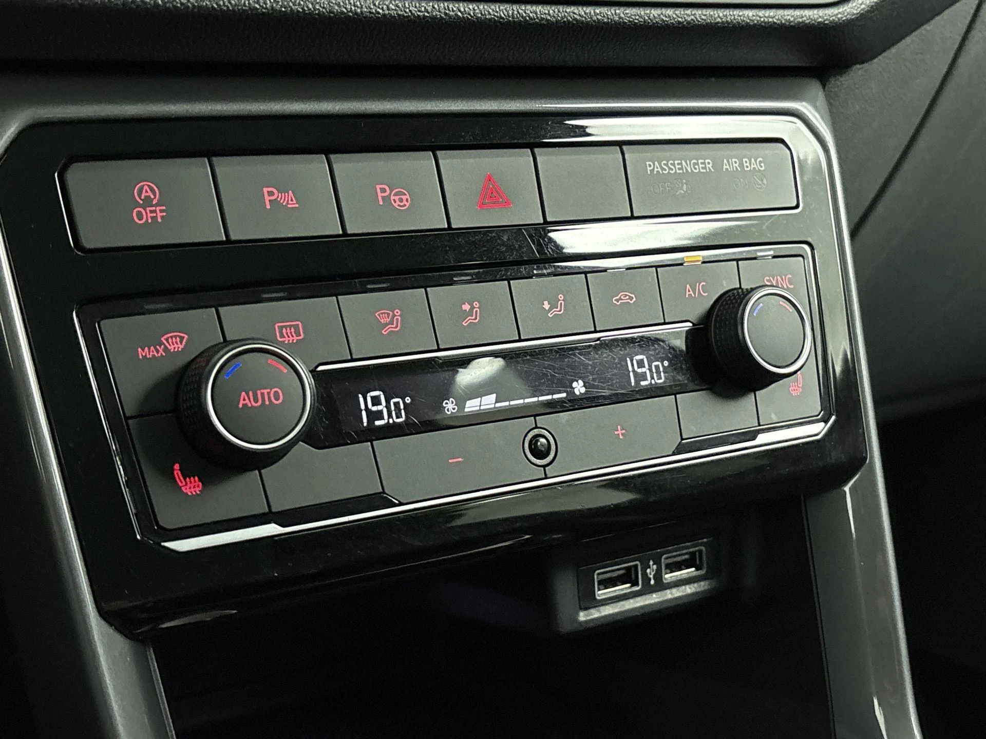 Volkswagen-T-Cross-image-14
