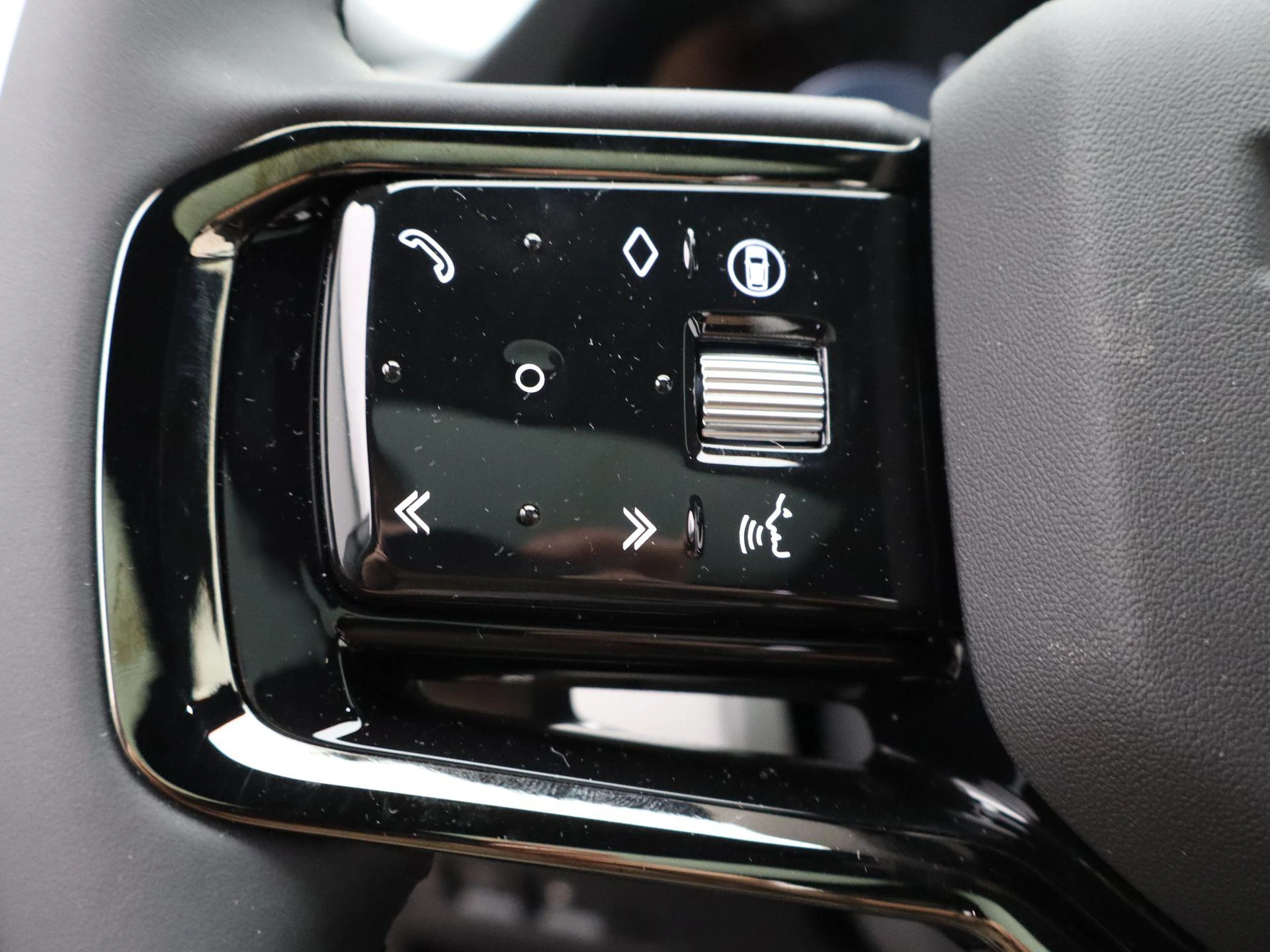 Land Rover-Range Rover Evoque-image-32