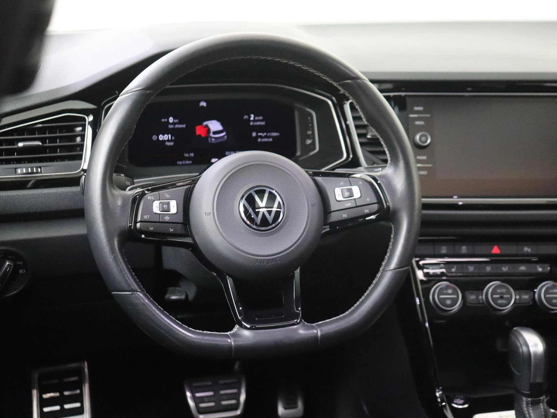 Volkswagen-T-Roc-image-9