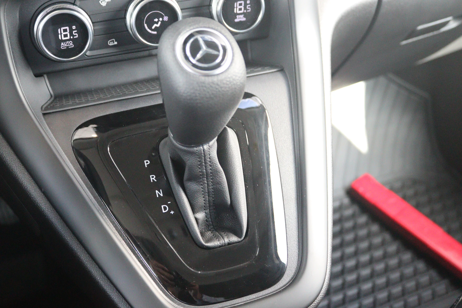 Mercedes-Benz-eCitan-image-11