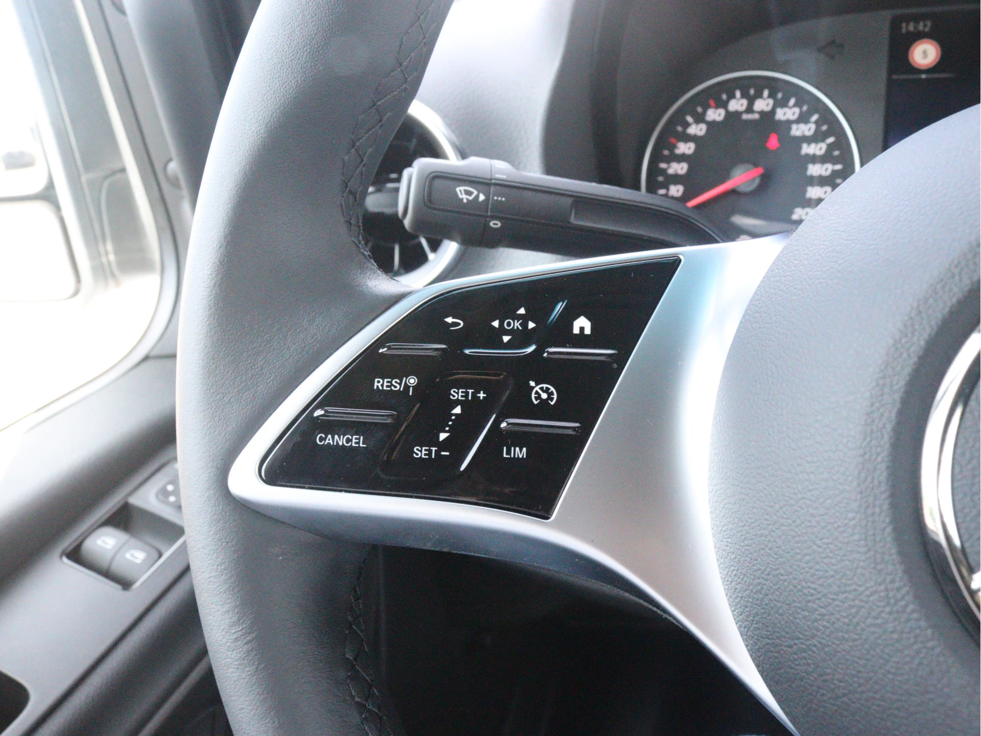 Mercedes-Benz-Sprinter-image-6