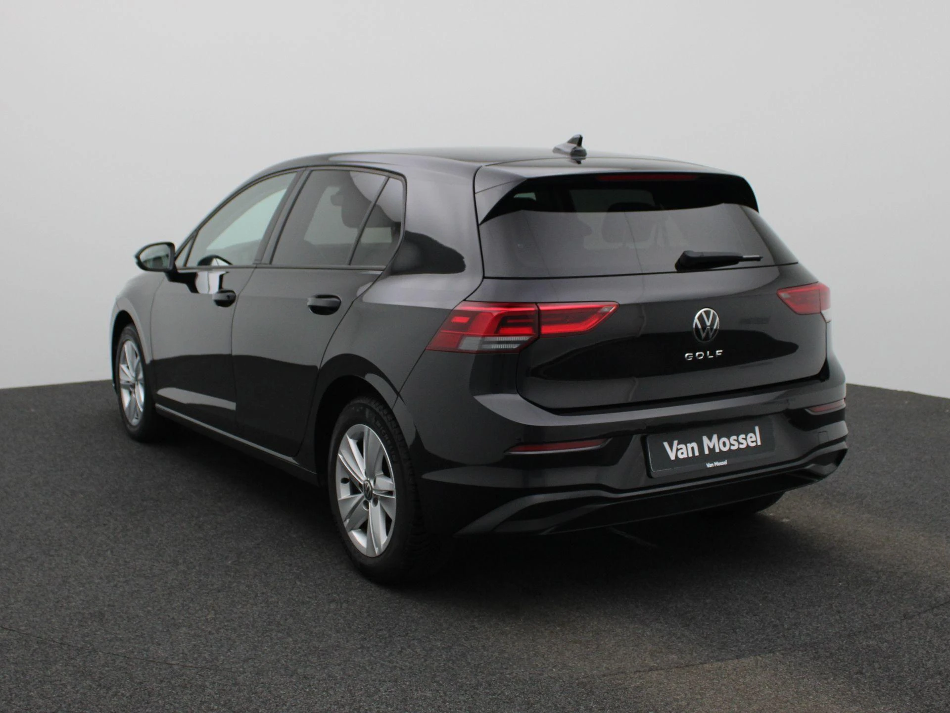 Volkswagen-Golf-image-1
