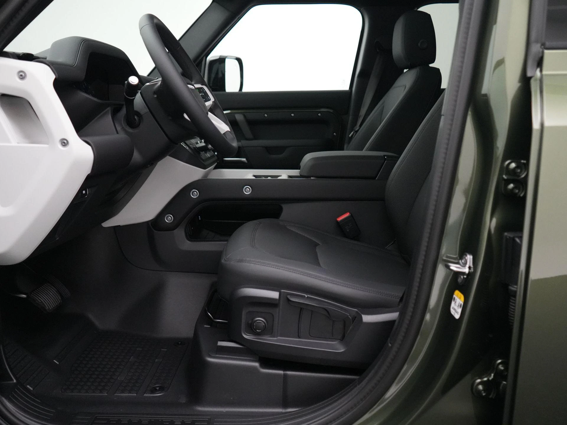 Land Rover-Defender-image-34