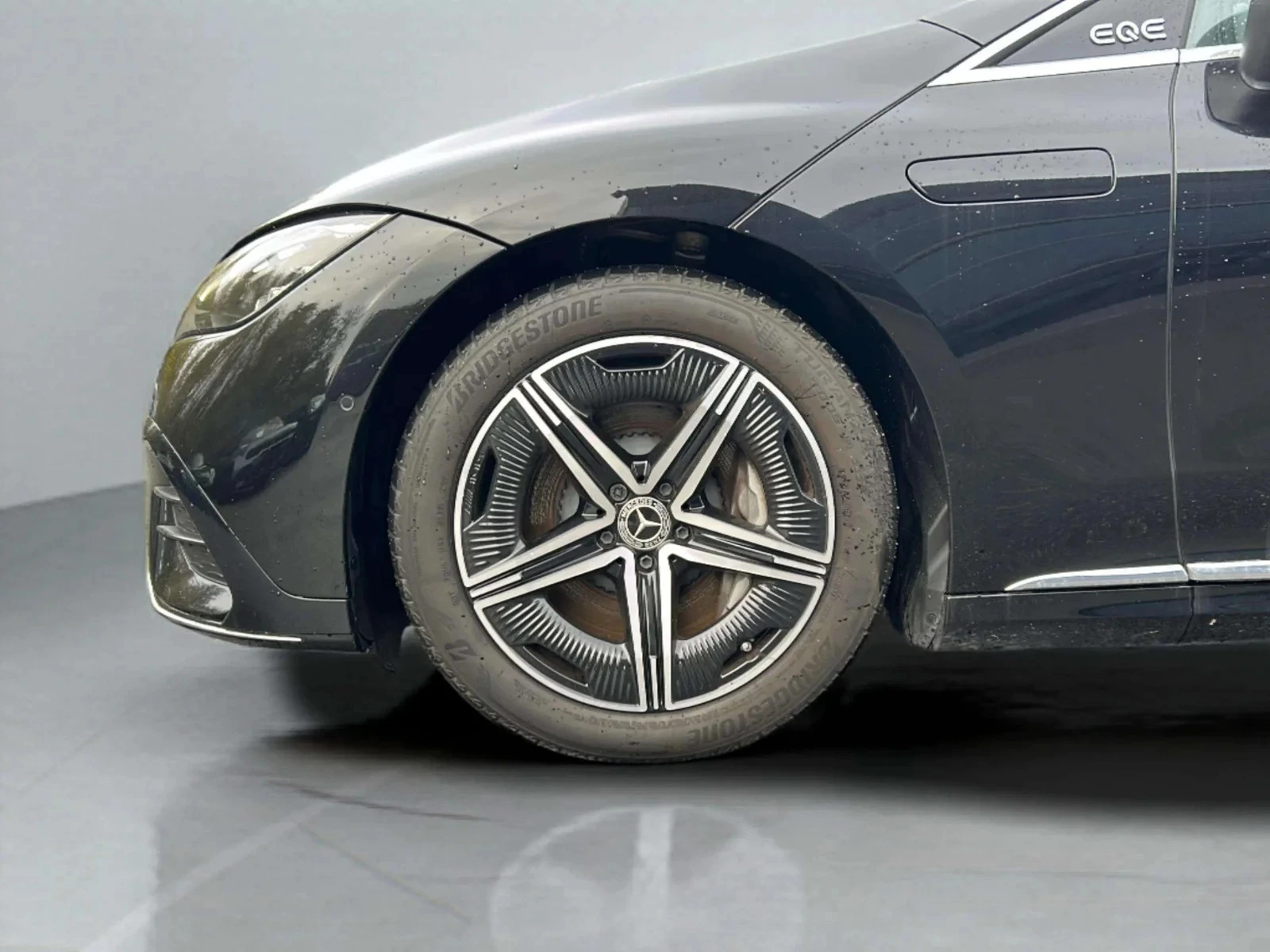 Mercedes-Benz-EQE-image-8