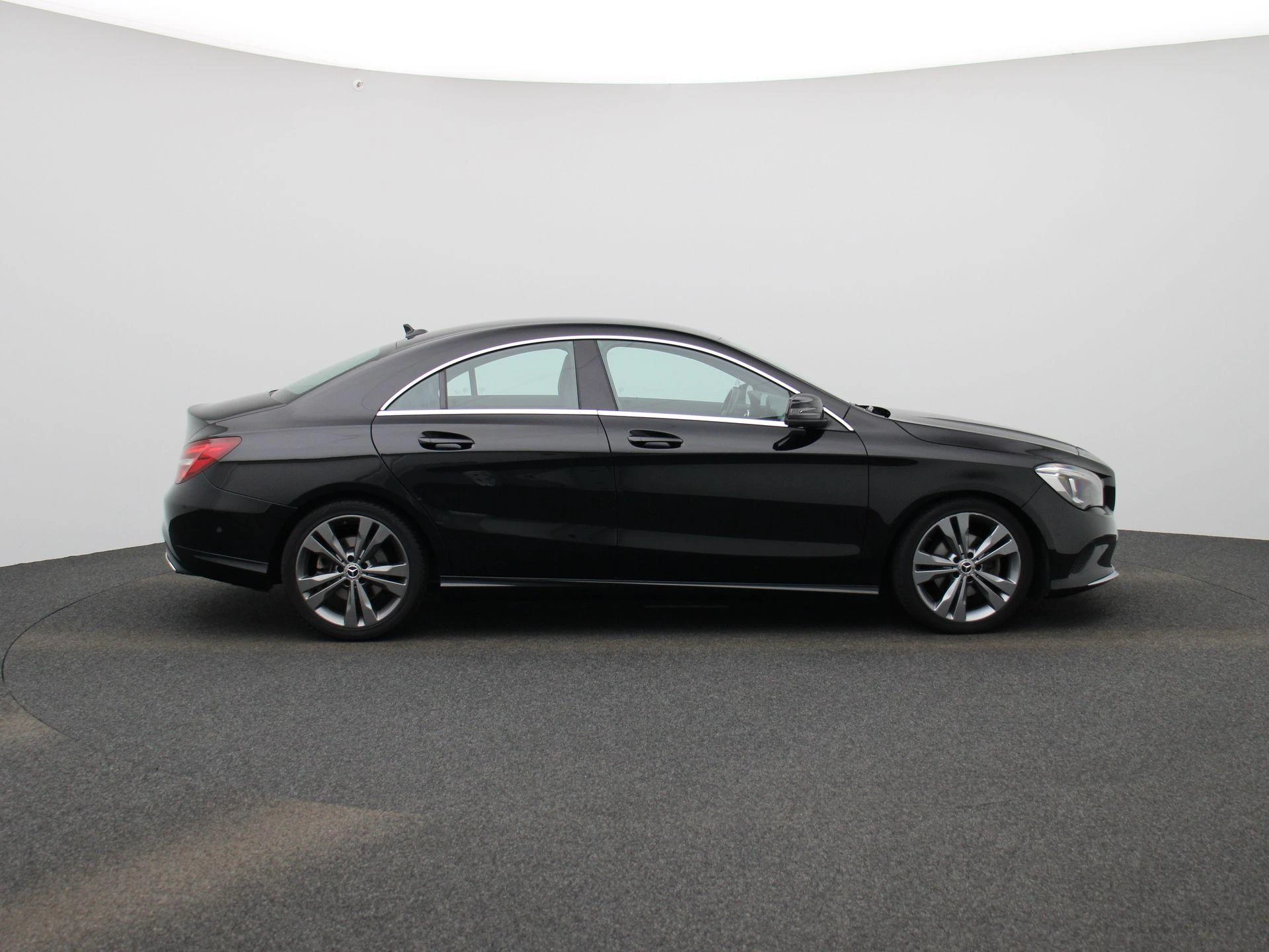 Mercedes-Benz-CLA-image-5