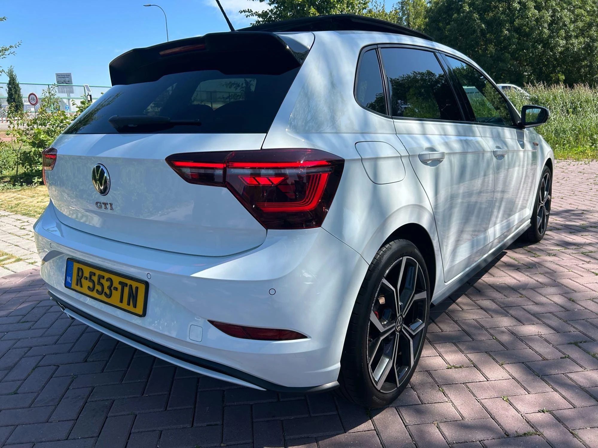 Volkswagen-Polo-image-3