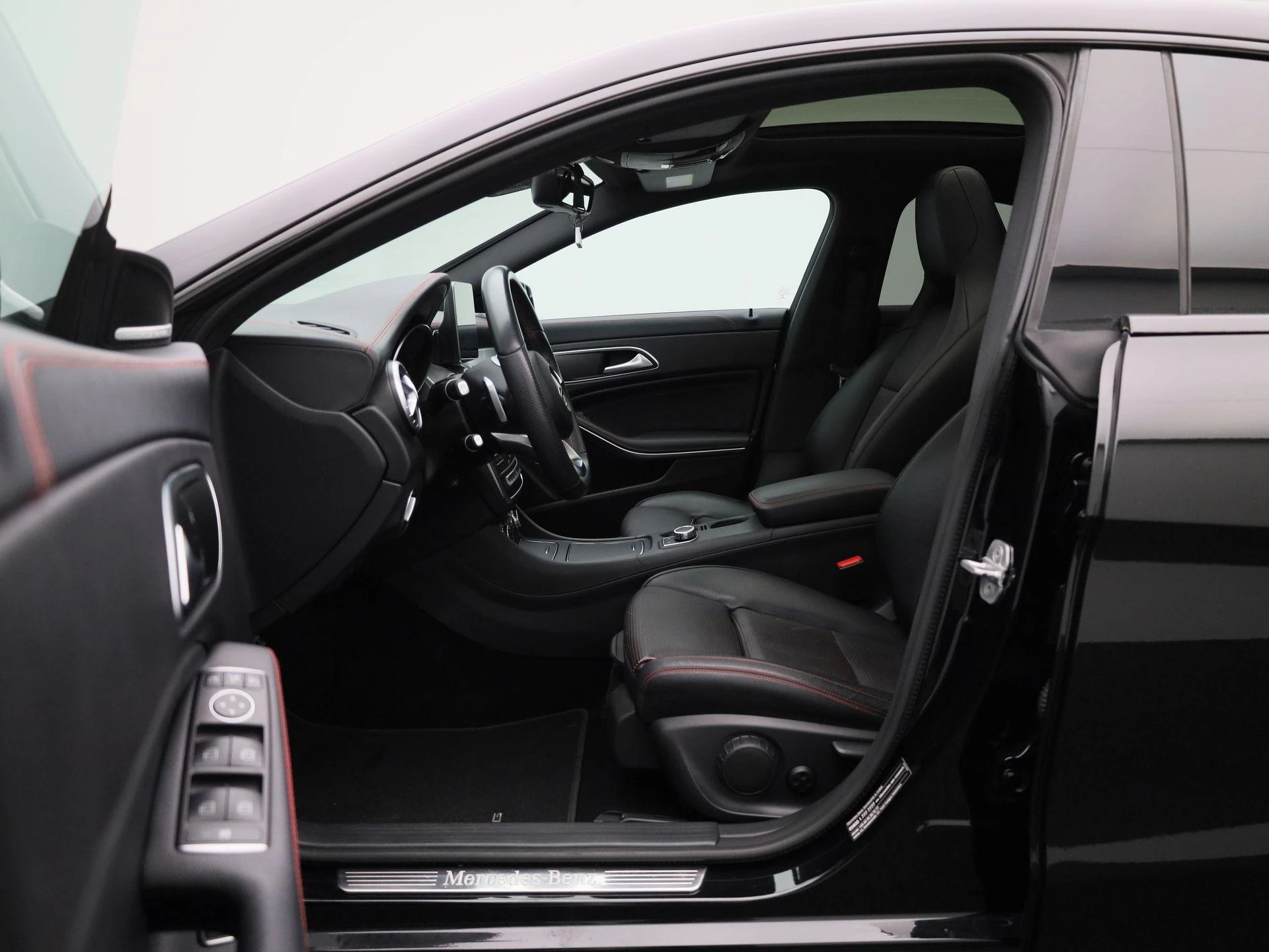 Mercedes-Benz-CLA-image-8