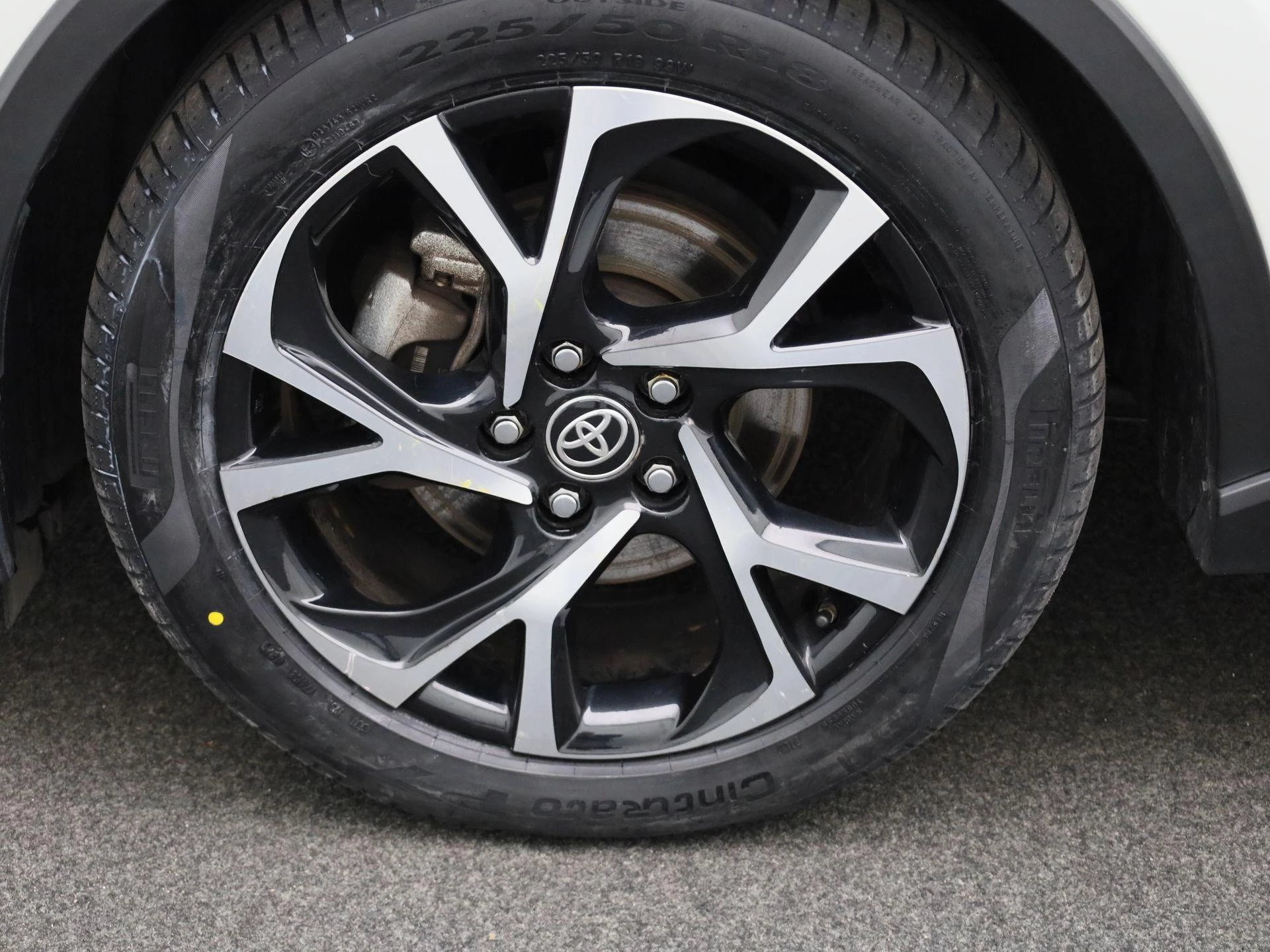 Toyota-C-HR-image-11