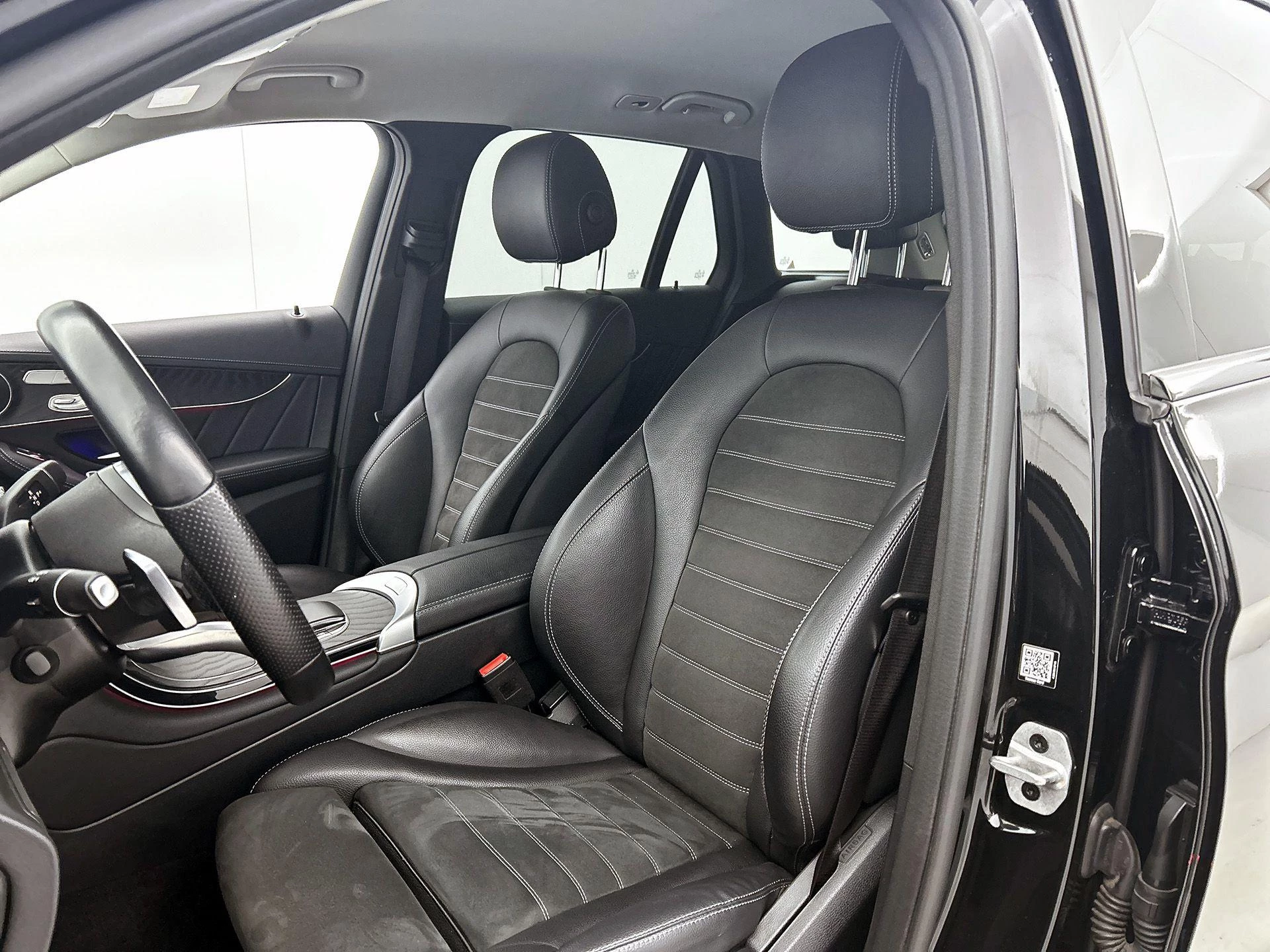 Mercedes-Benz-GLC-image-37