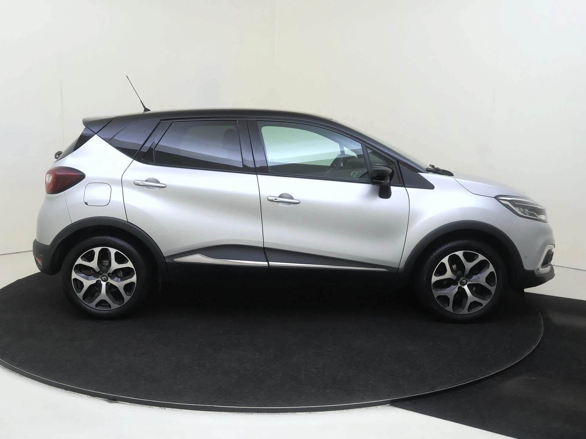 Renault-Captur-image-8
