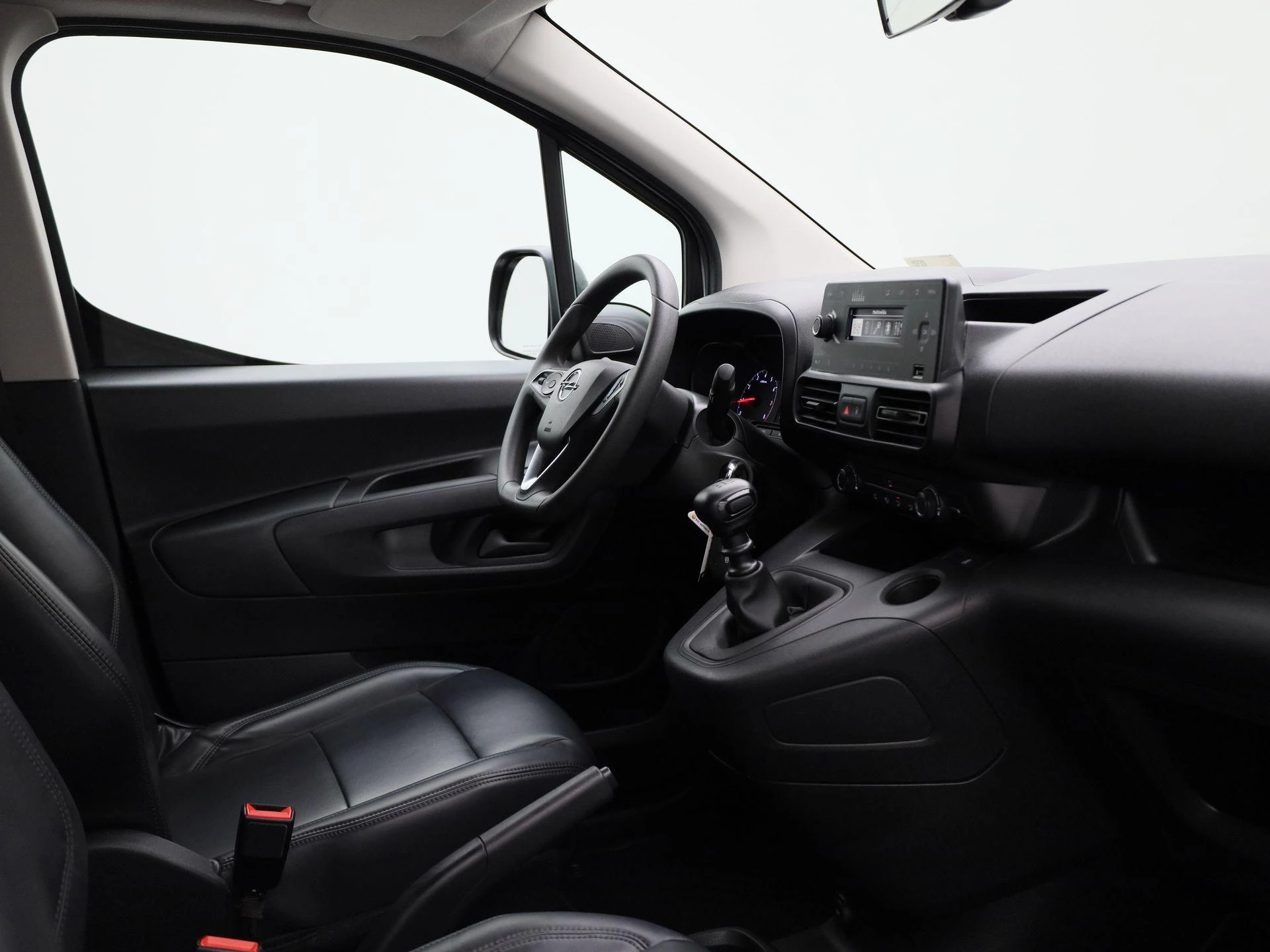 Opel-Combo Life-image-25