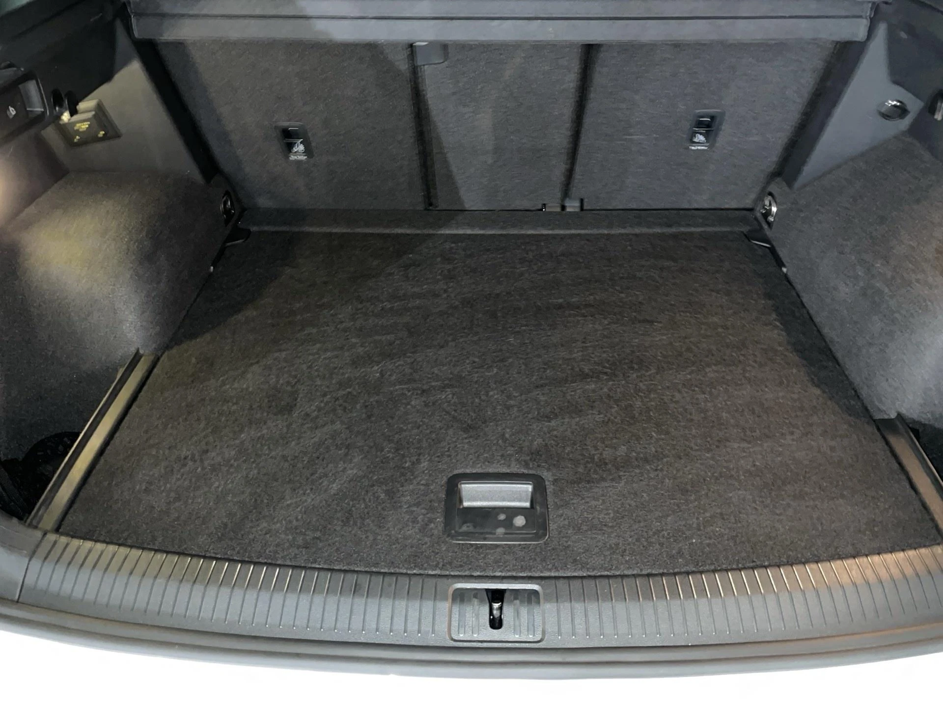 Volkswagen-Tiguan-image-11