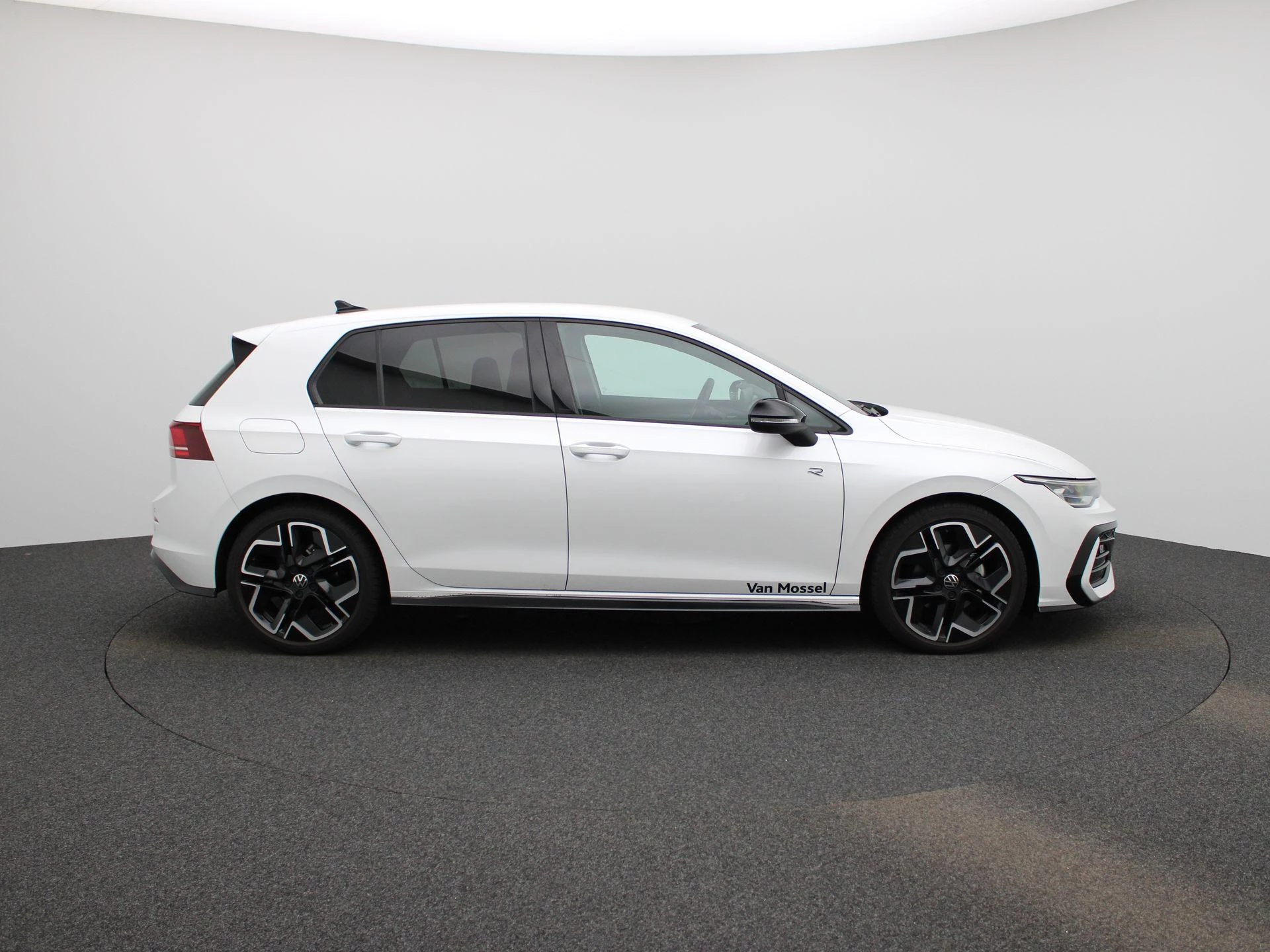 Volkswagen-Golf-image-5