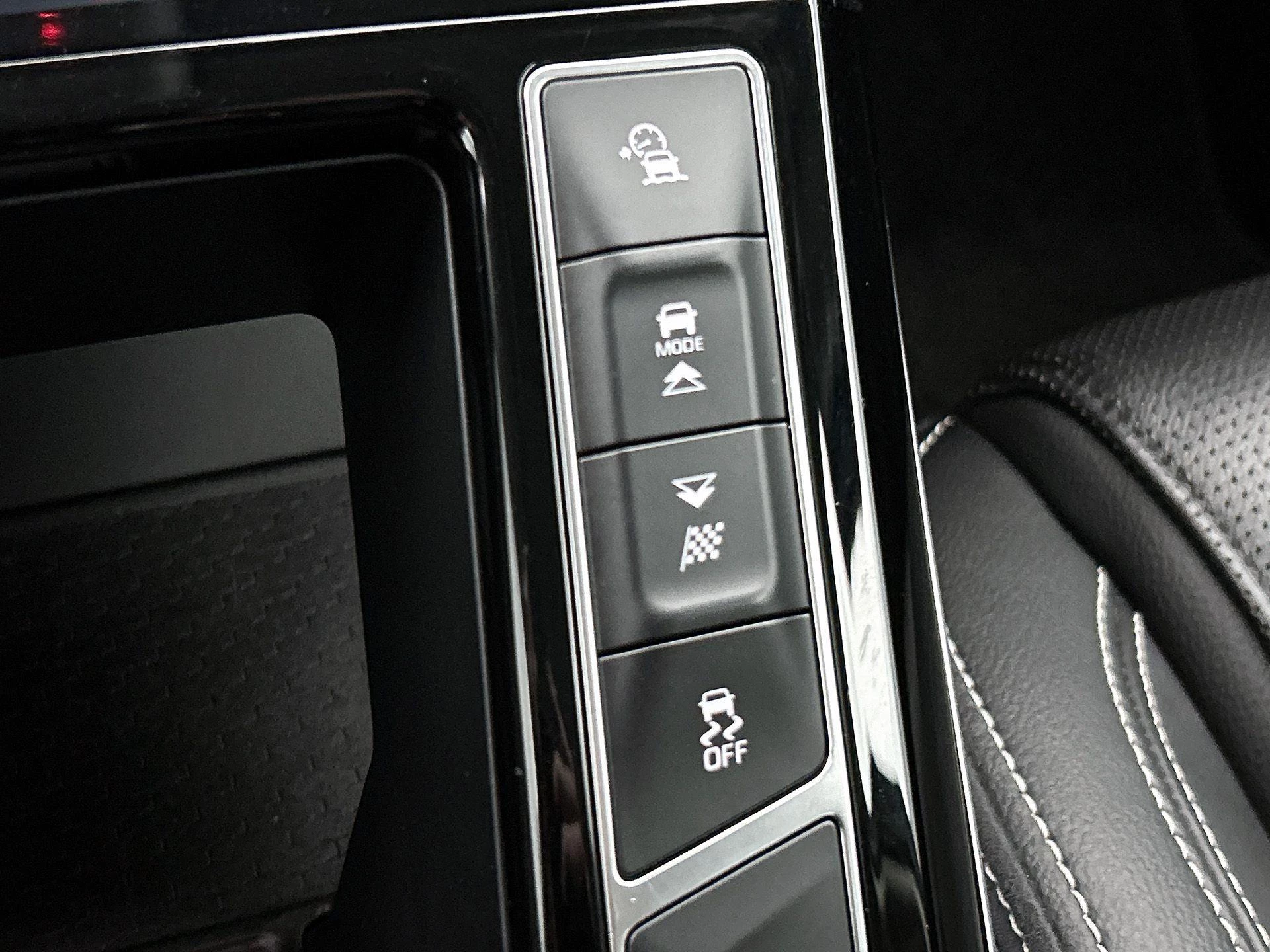 Jaguar-I-PACE-image-54