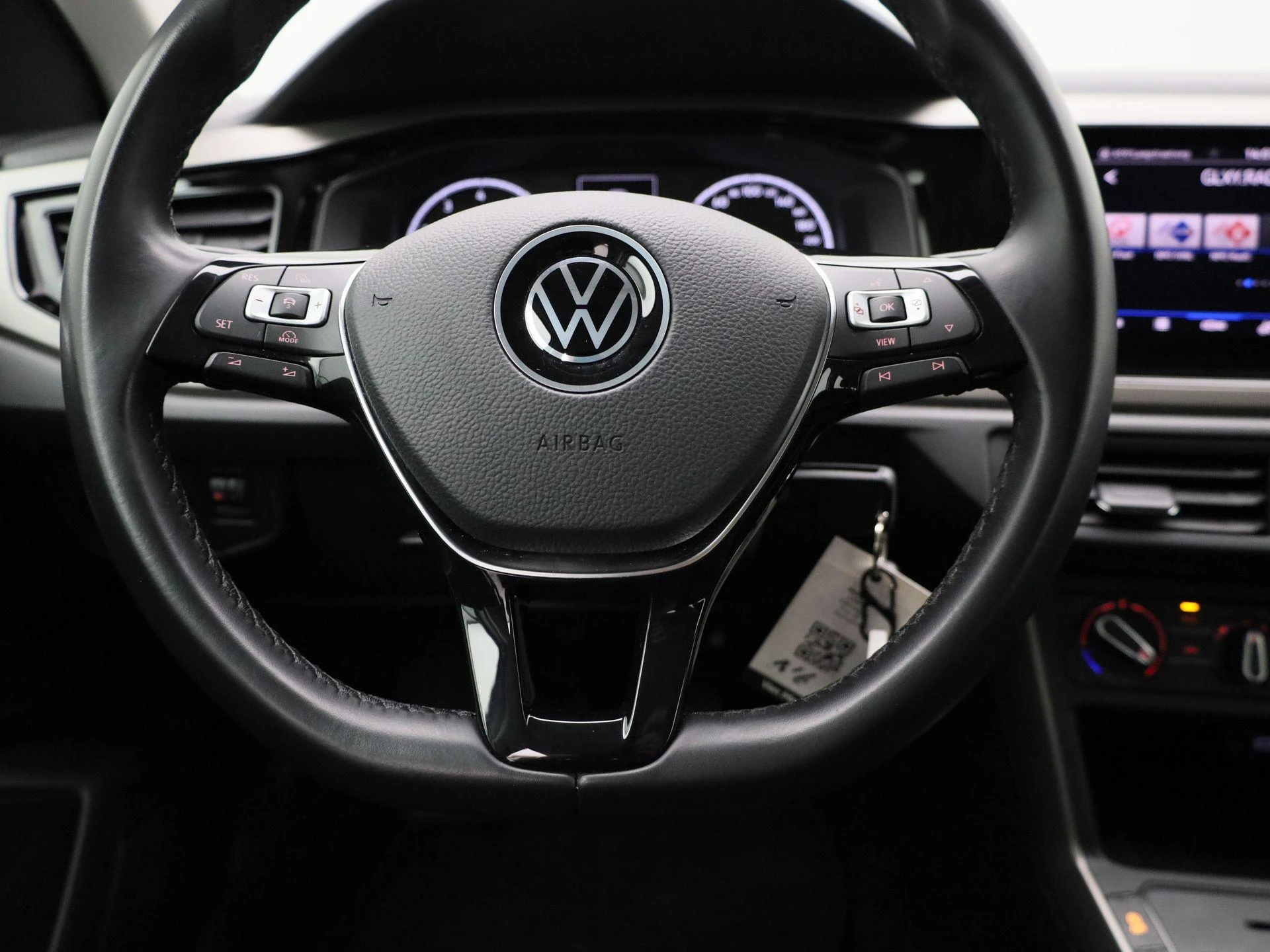 Volkswagen-Polo-image-6