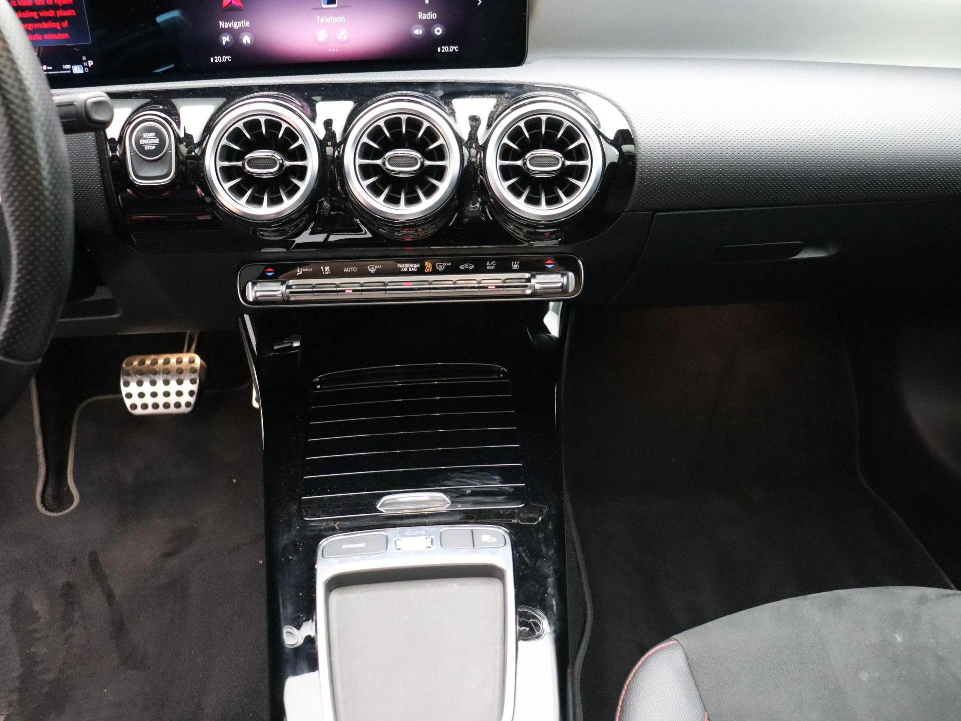 Mercedes-Benz-CLA-image-14