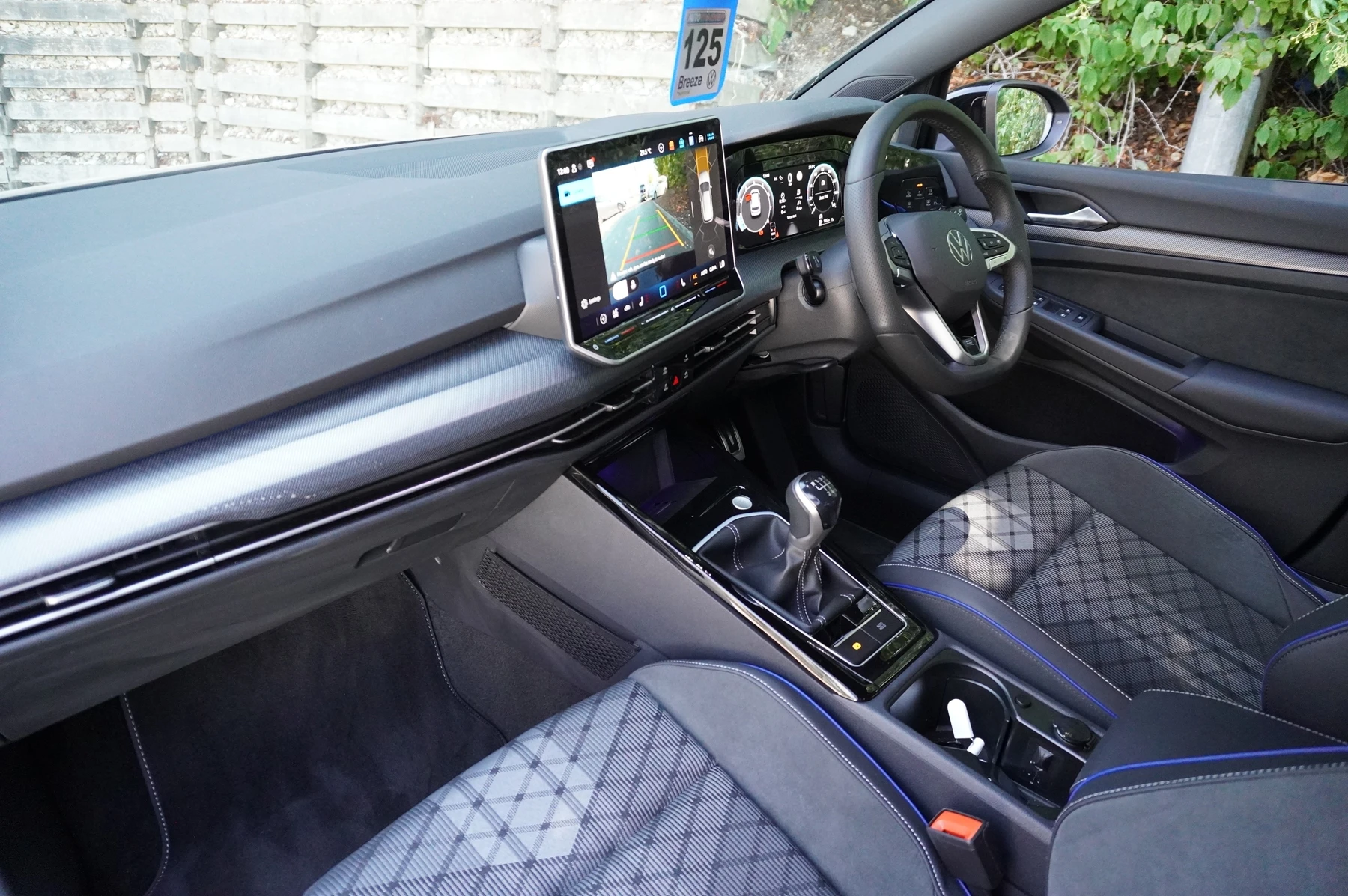 Volkswagen-Golf-image-1