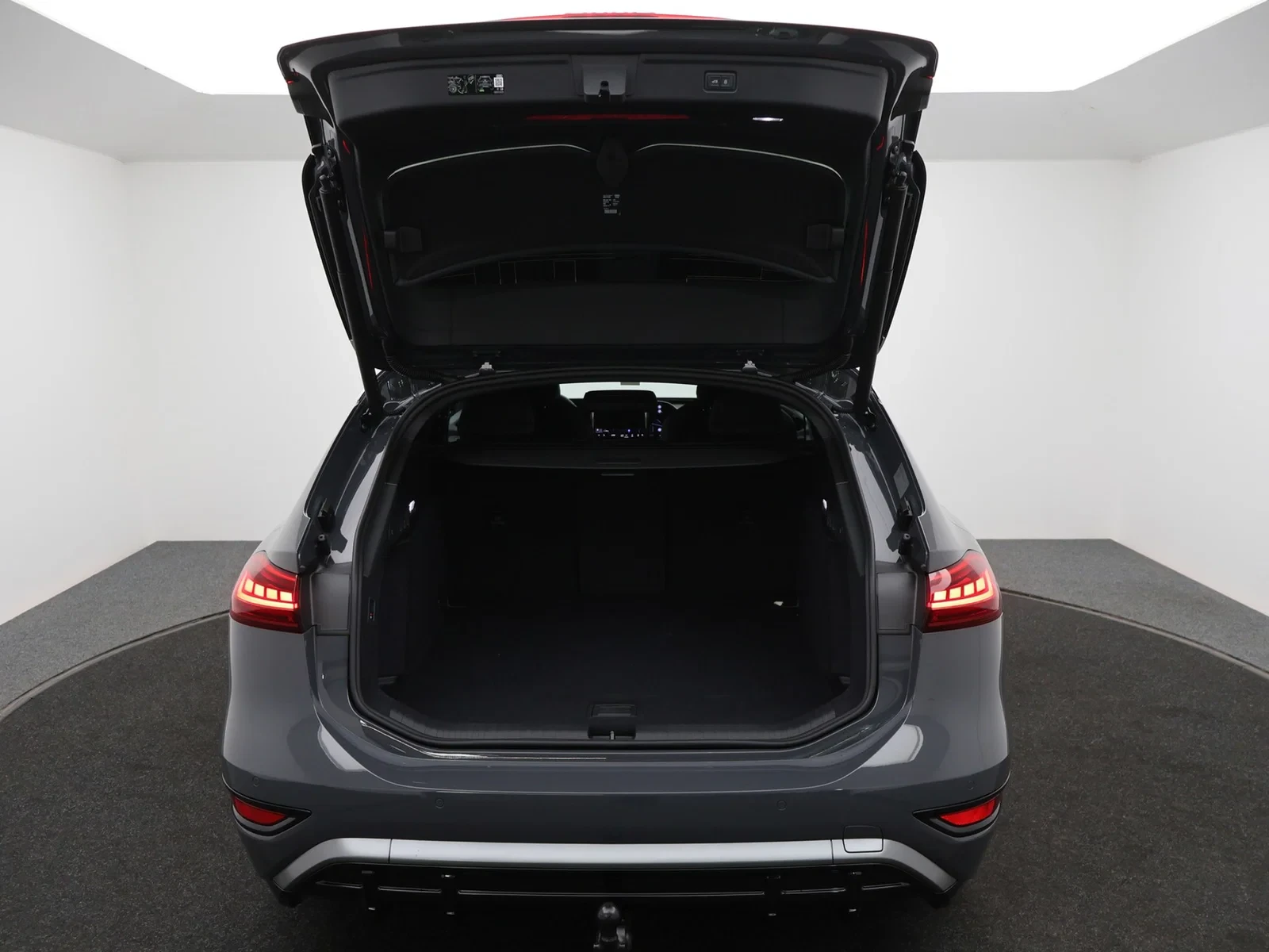 Audi-A6 Avant e-tron-image-11