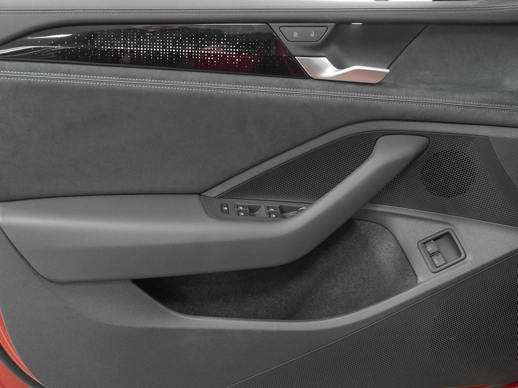 Volkswagen Passat R-Line 0,5% eHybrid BlackStyle AHK elHeck