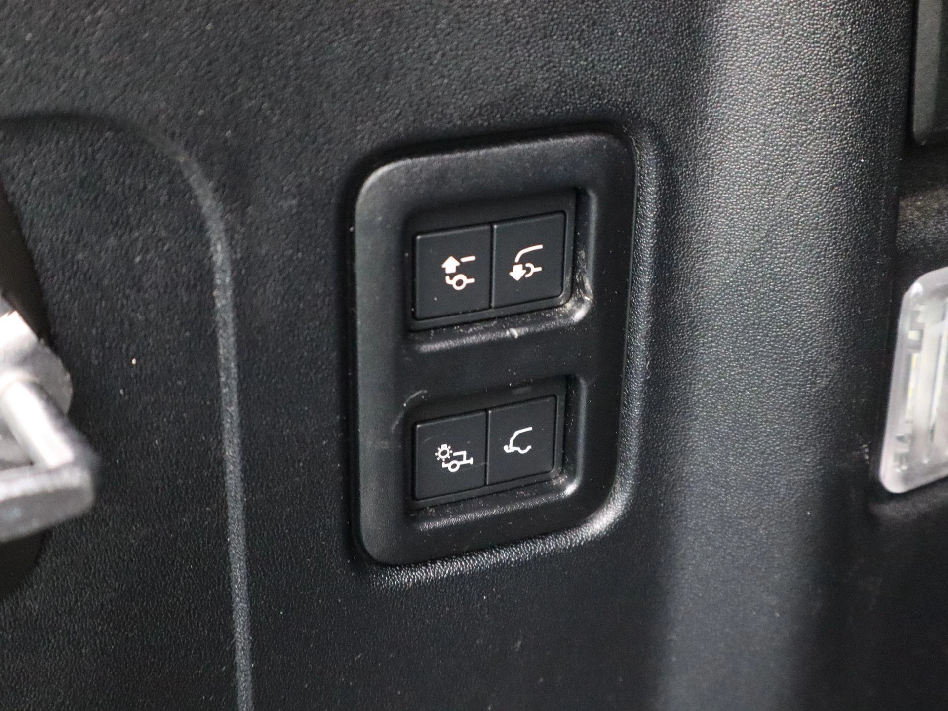 Land Rover-Defender-image-31