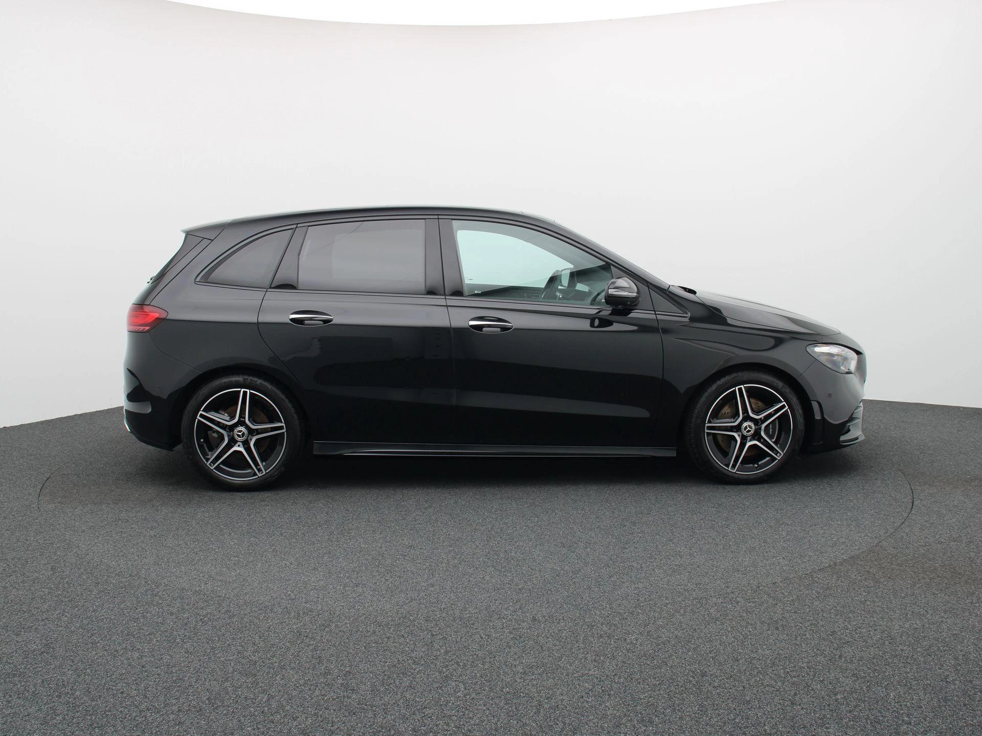 Mercedes-Benz B-Klasse 220 4MATIC AMG Line + PREMIUM PLUS PACK + CARPLAY + PANO +