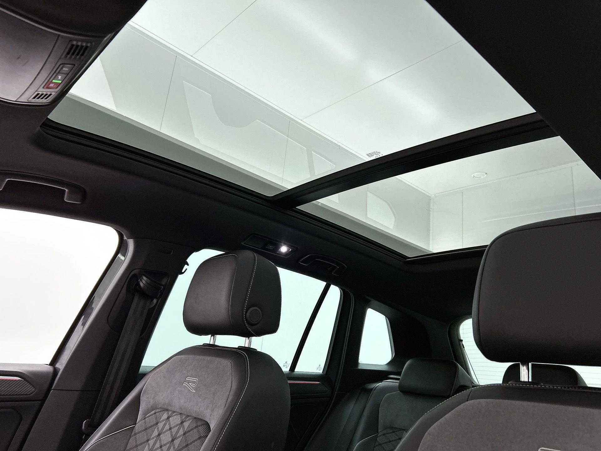 Volkswagen-Tiguan-image-36