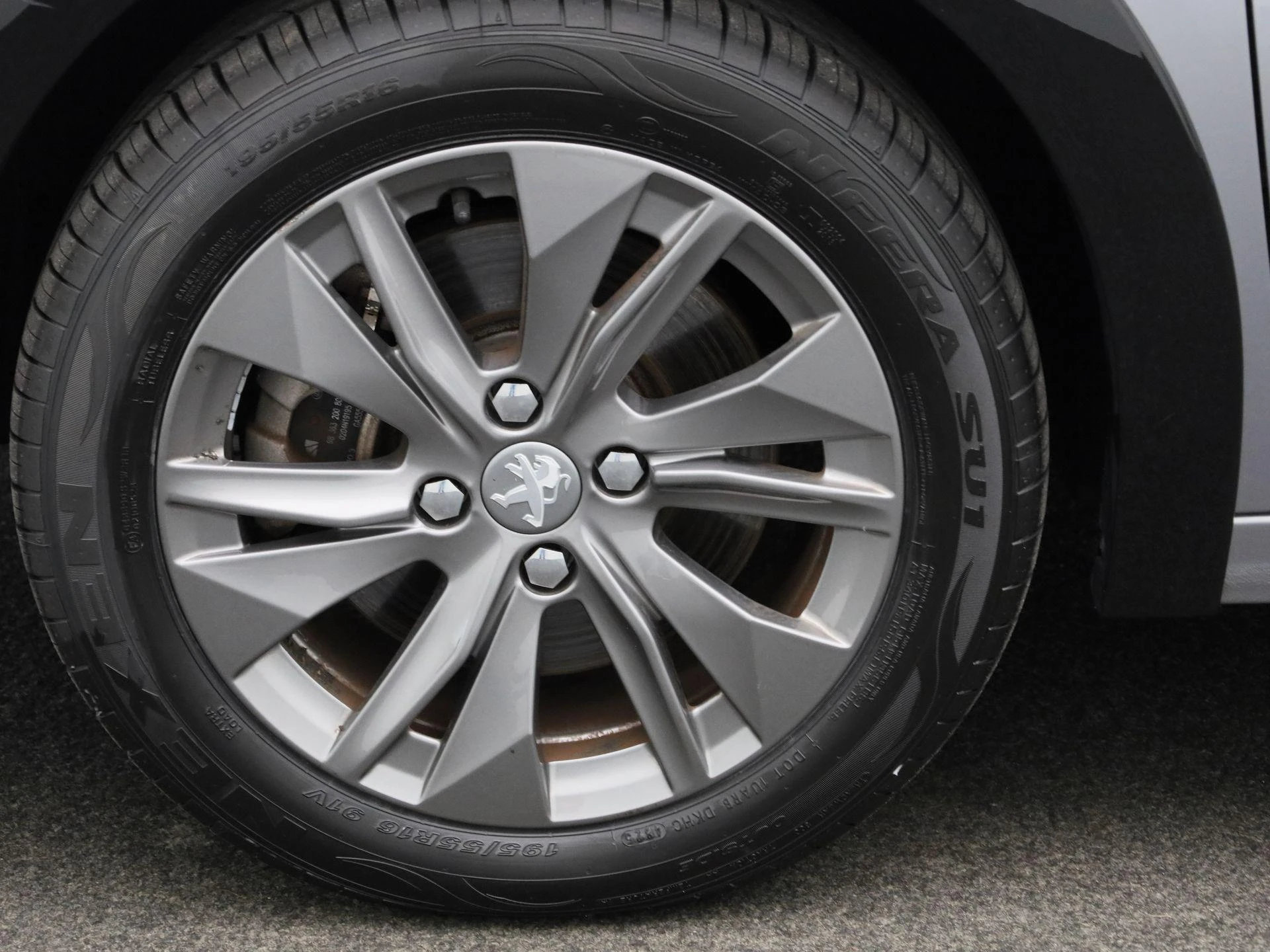 Peugeot-e-208-image-14