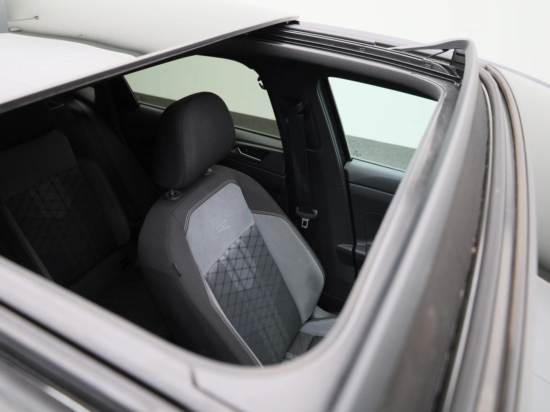 Volkswagen-Polo-image-35