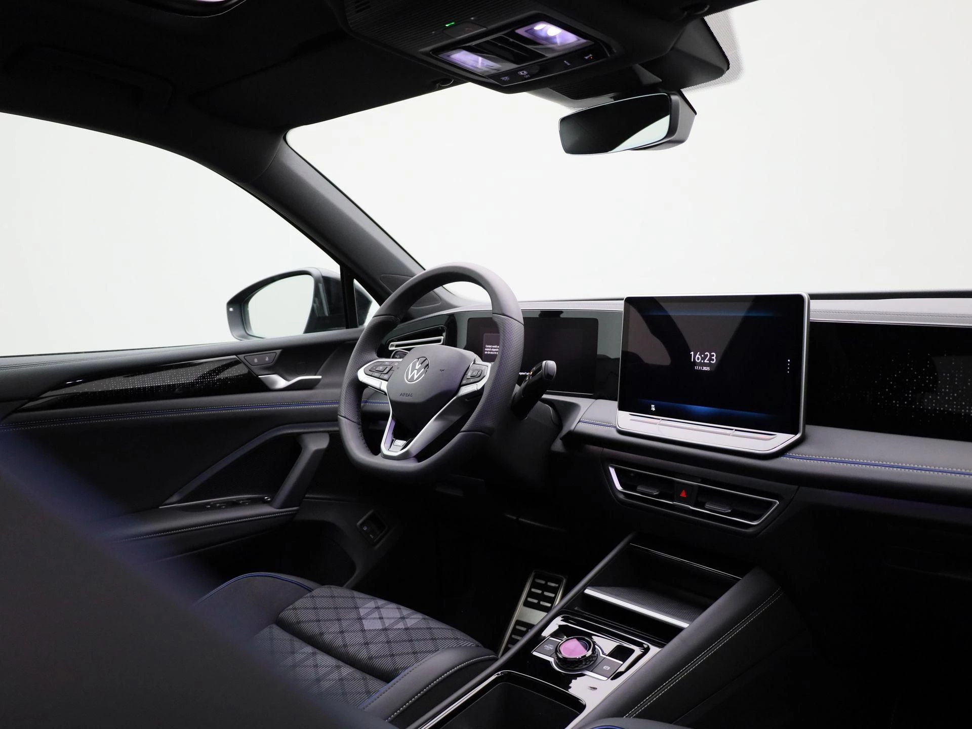 Volkswagen-Tiguan-image-38