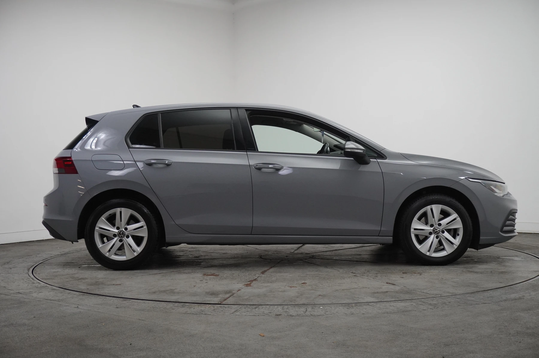 Volkswagen-Golf-image-3