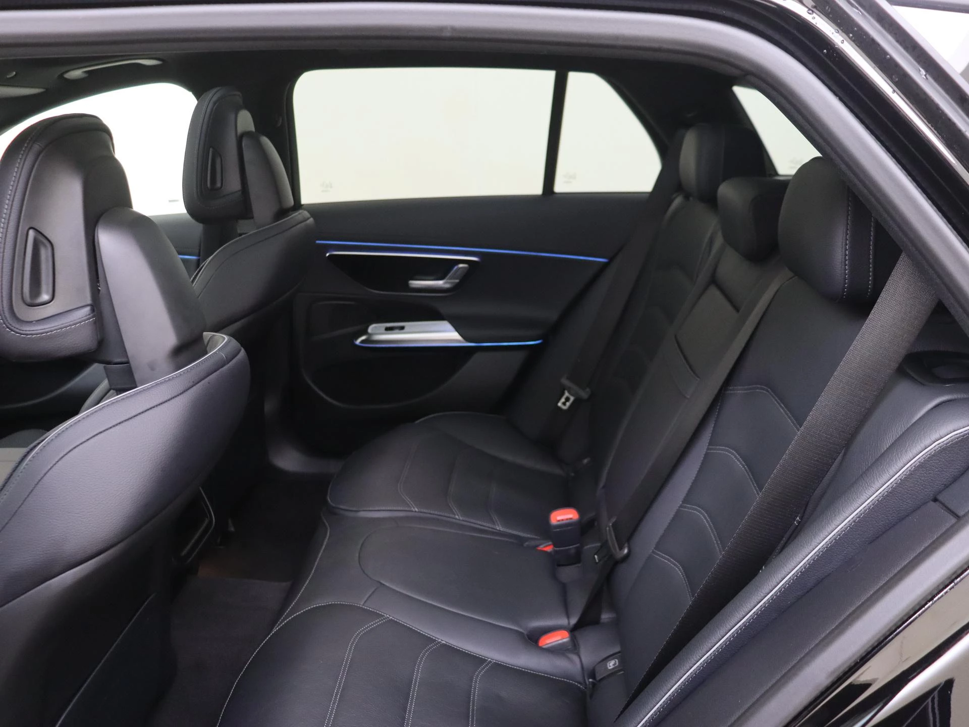 Mercedes-Benz-E-Klasse-image-11