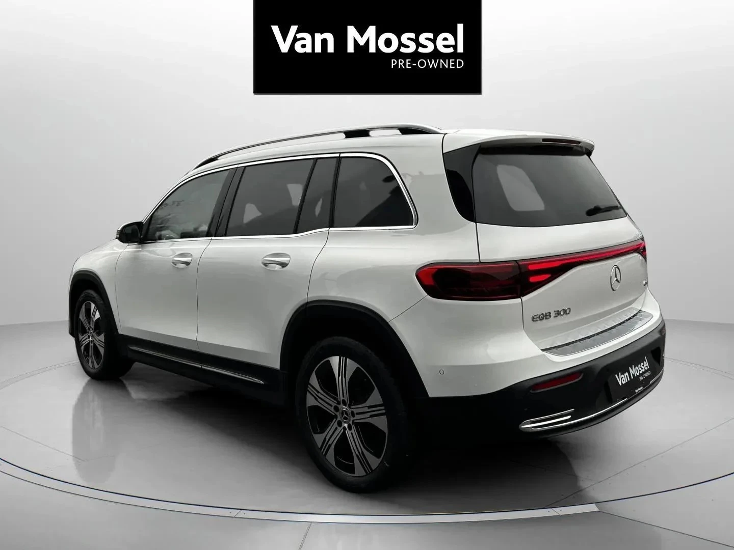 Mercedes-Benz-EQB-image-6