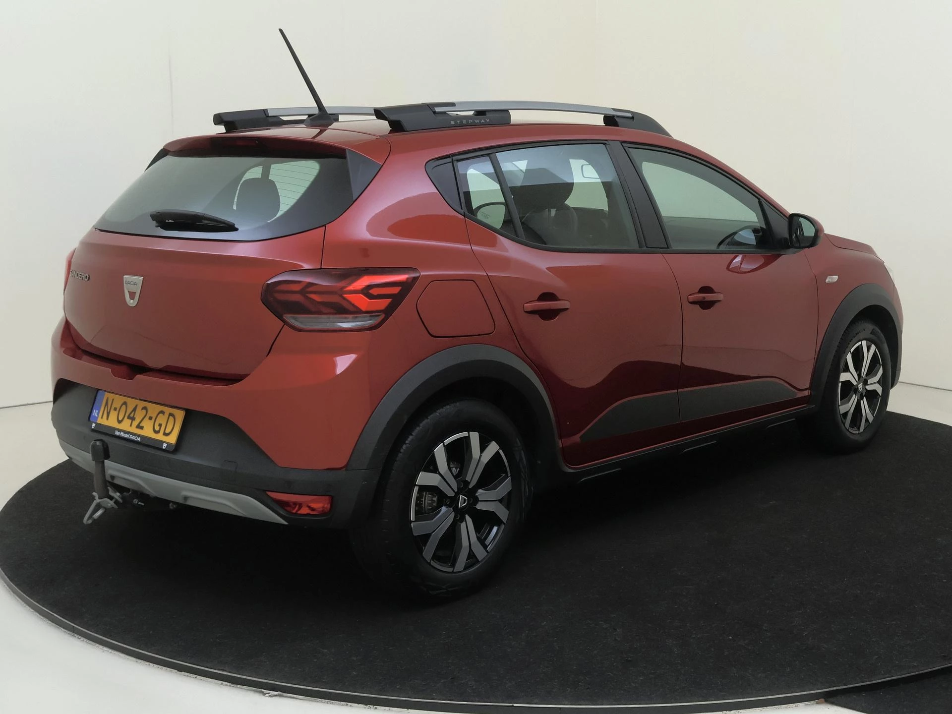 Dacia-Sandero Stepway-image-3