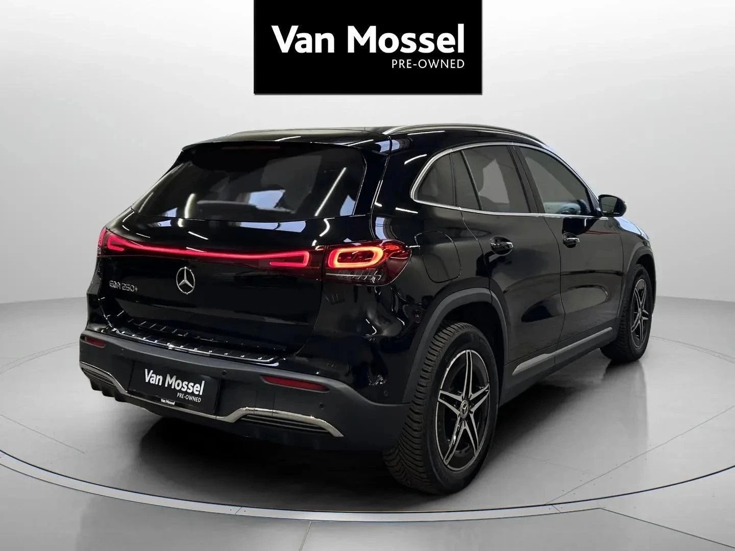 Mercedes-Benz-EQA-image-4