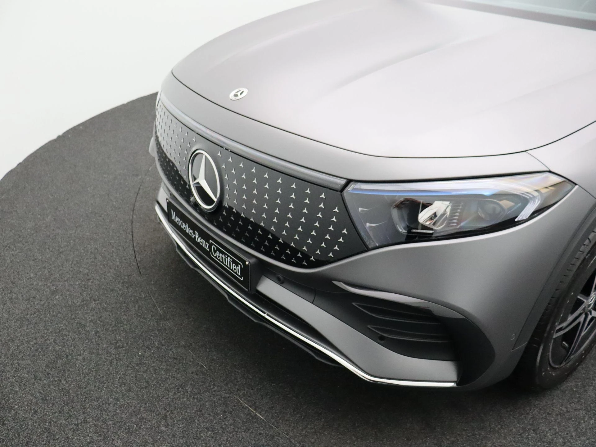 Mercedes-Benz-EQB-image-29