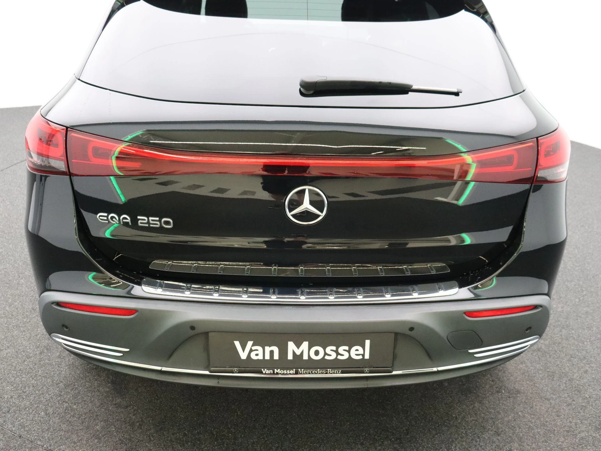 Mercedes-Benz-EQA-image-18
