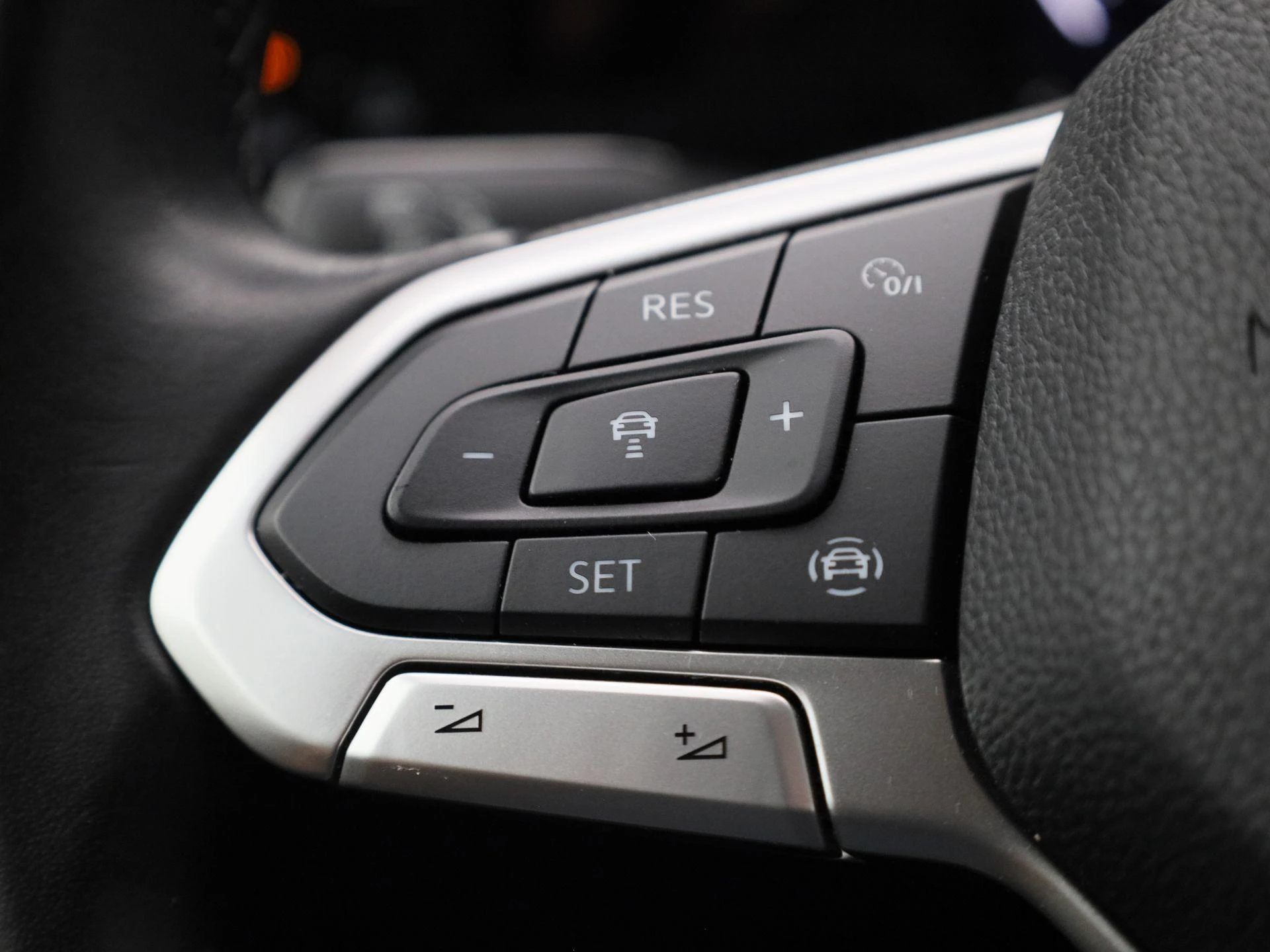 Volkswagen-Golf-image-16