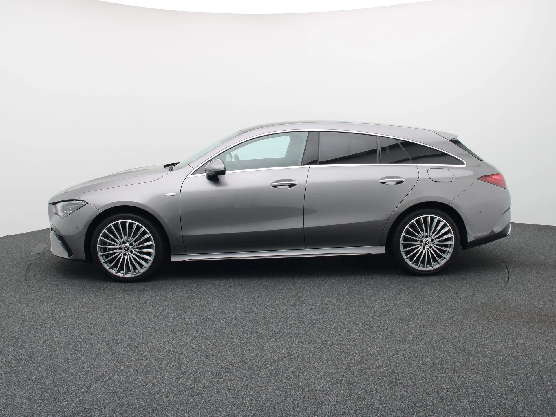 Mercedes-Benz CLA 250 e AMG Line Shooting Brake + MULTIBEAM LED + PANORAMISCH DAK + CARPLAY +