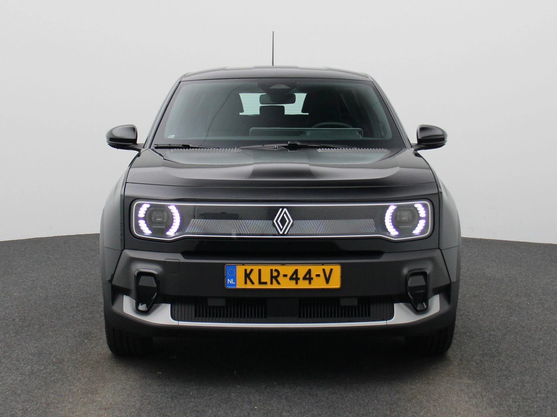 Renault-4-image-2