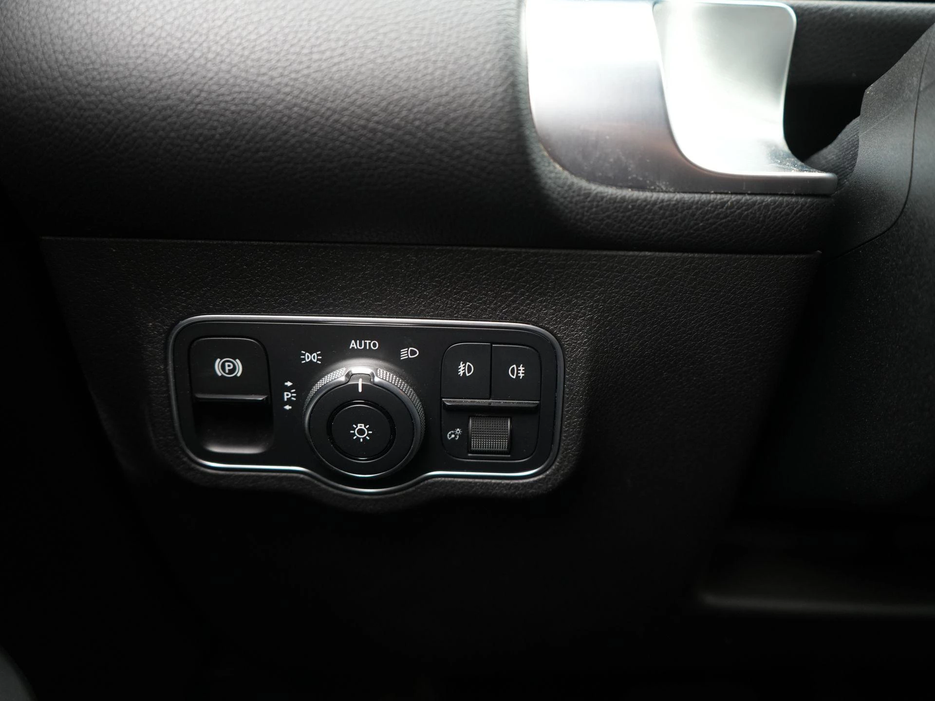 Mercedes-Benz-GLB-image-32