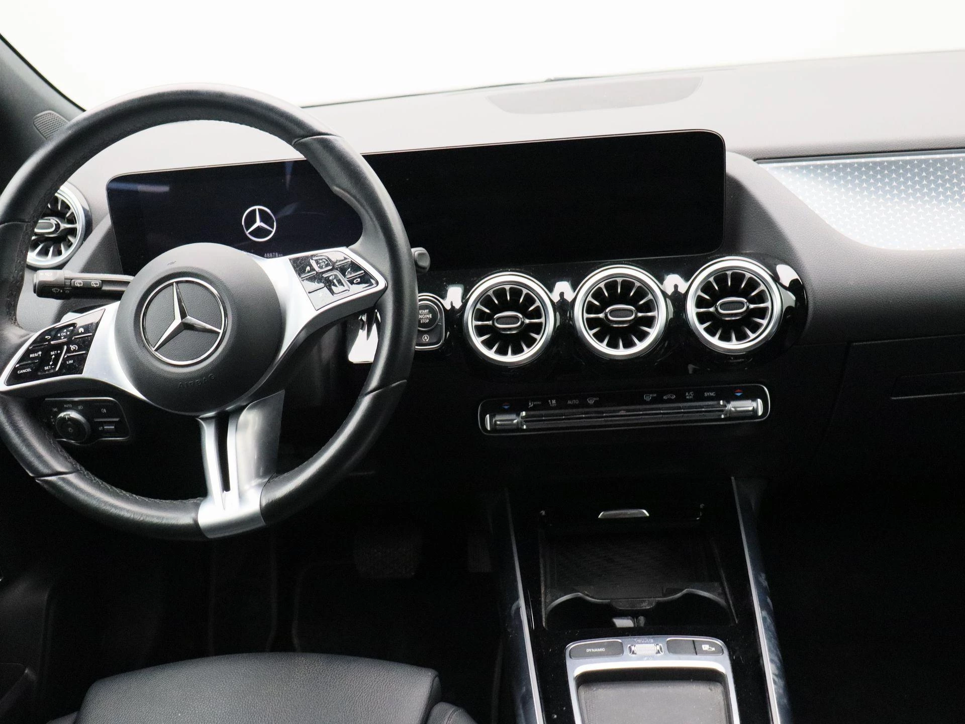 Mercedes-Benz GLA 180 d Luxury Line + LEDER + CARPLAY + LED + CAMERA +