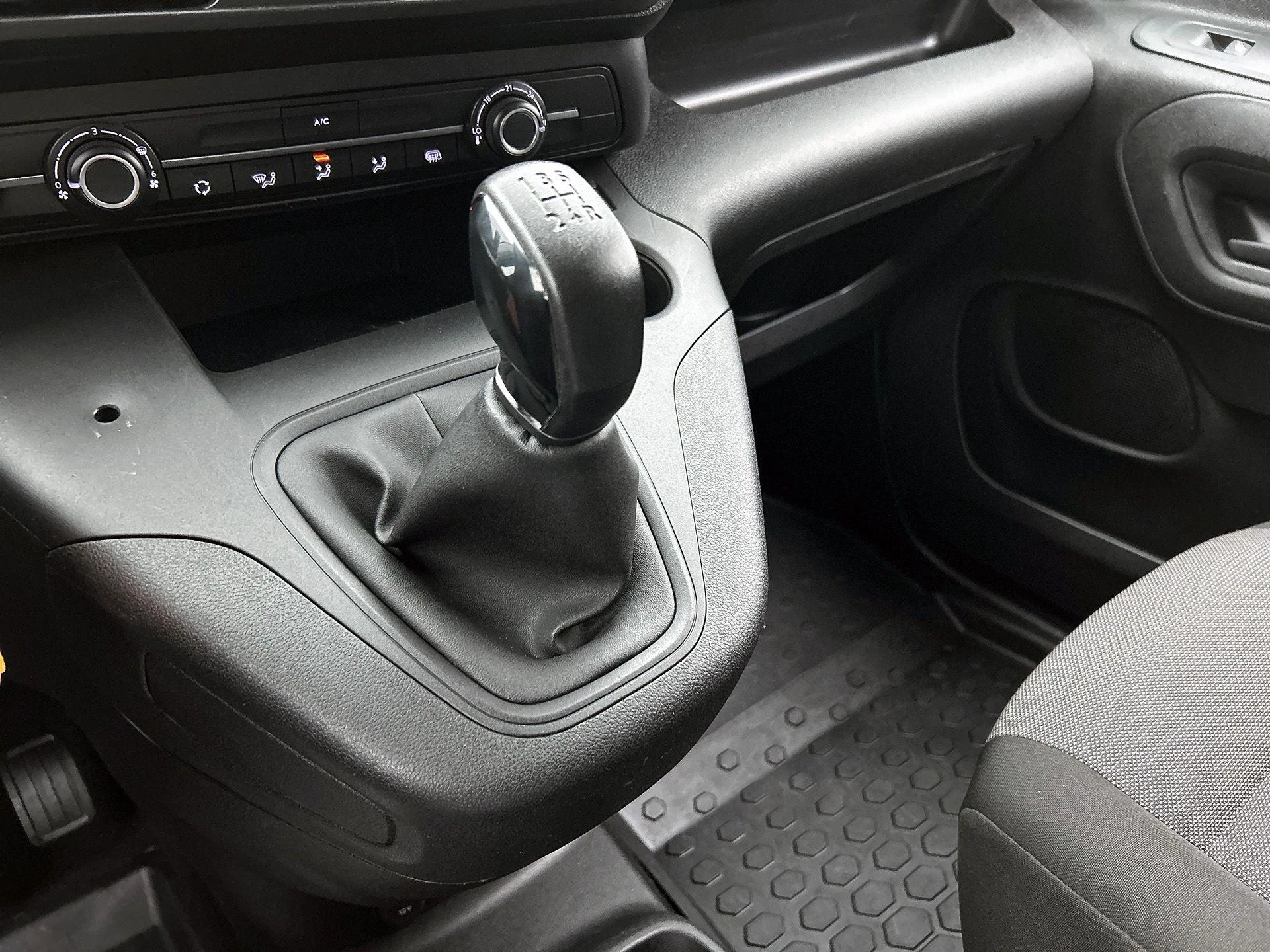 Opel-Combo-image-20