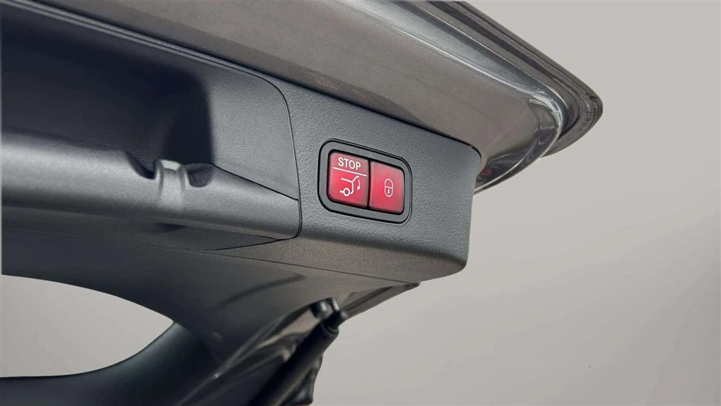 Mercedes-Benz-EQB-image-11