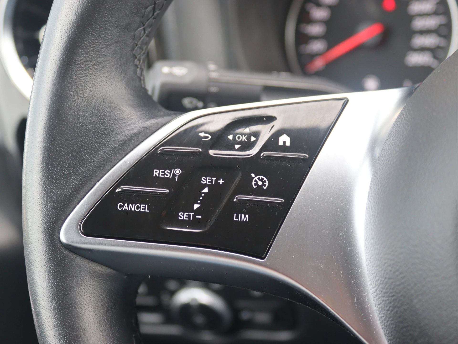 Mercedes-Benz-Vito-image-6