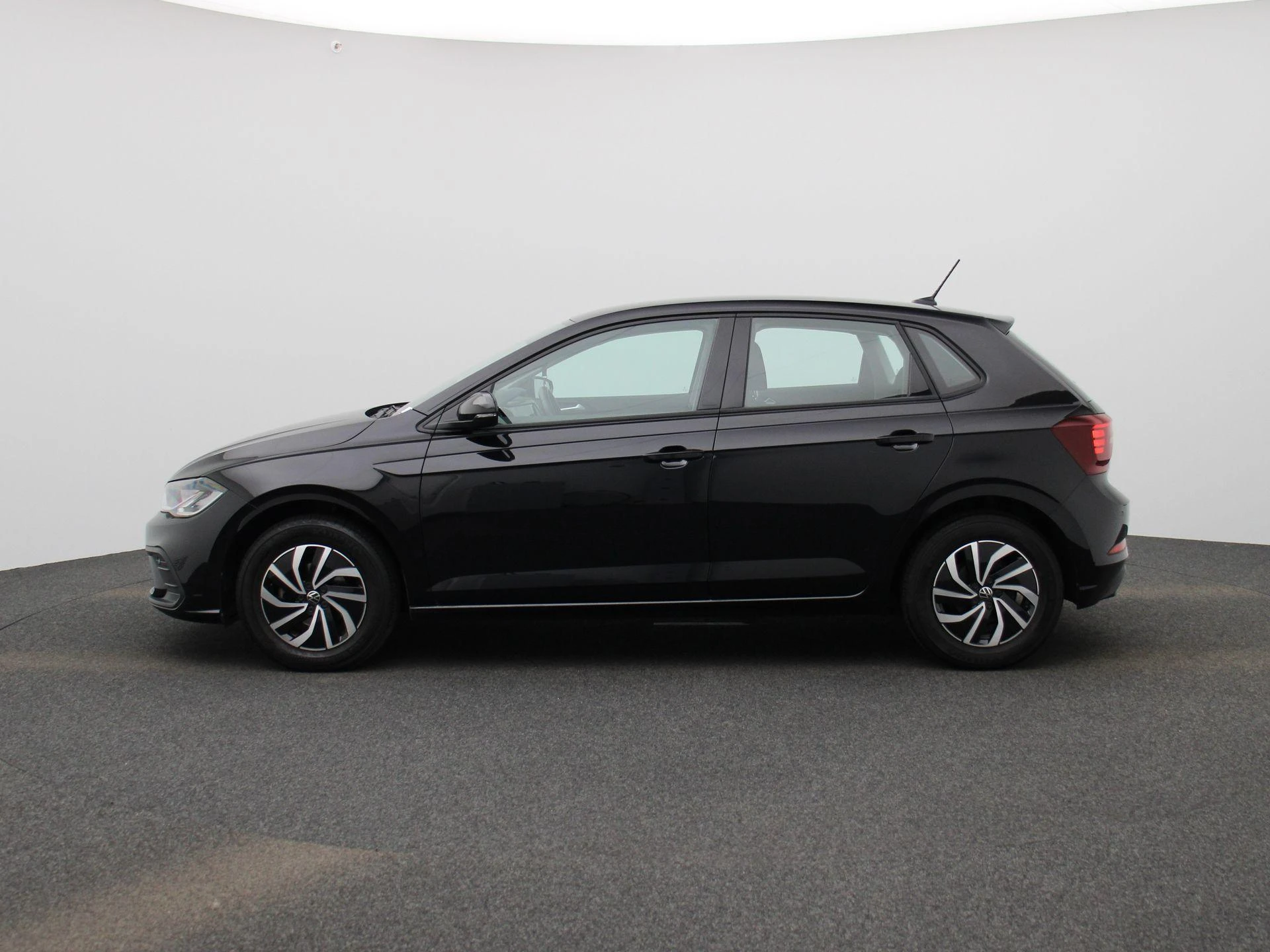 Volkswagen-Polo-image-3